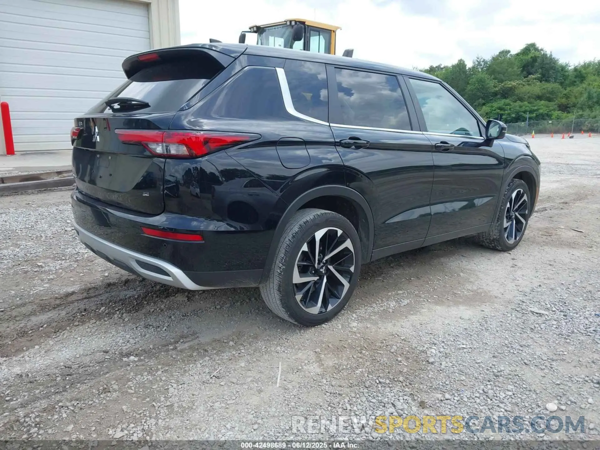 4 Photograph of a damaged car JA4J3VA8XRZ060058 MITSUBISHI OUTLANDER 2024
