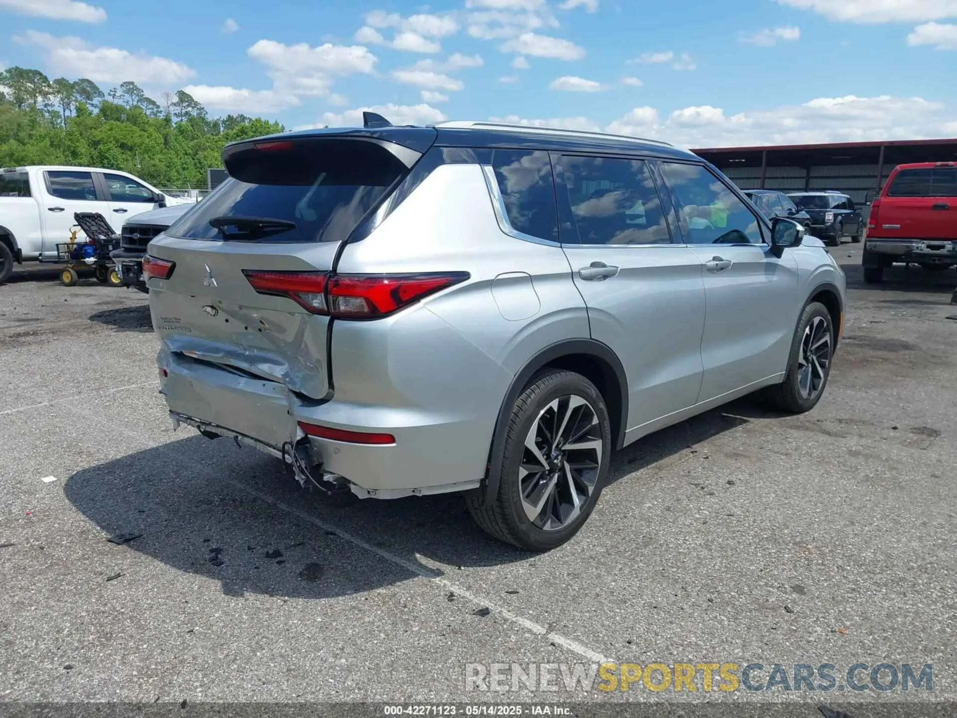4 Photograph of a damaged car JA4J3WA84RZ002792 MITSUBISHI OUTLANDER 2024