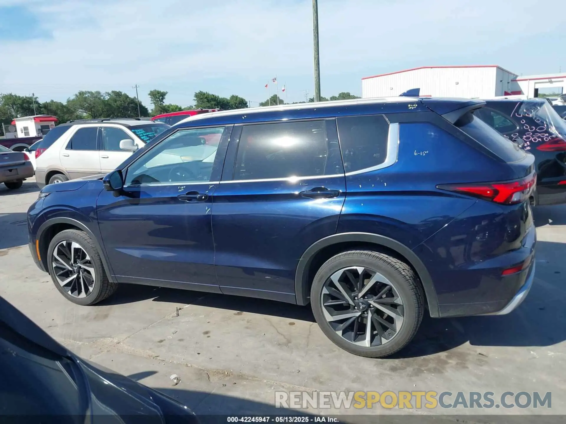 14 Photograph of a damaged car JA4J3WA88RZ013763 MITSUBISHI OUTLANDER 2024