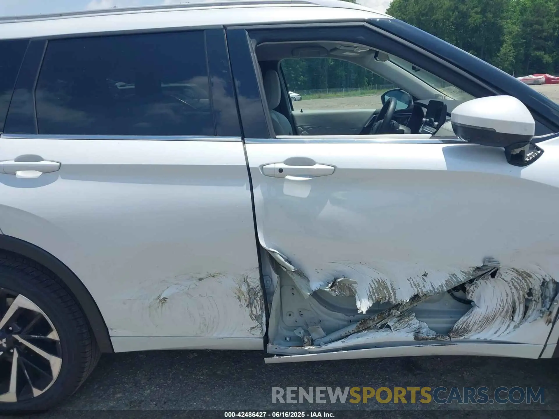 12 Photograph of a damaged car JA4J3WA89RZ056606 MITSUBISHI OUTLANDER 2024