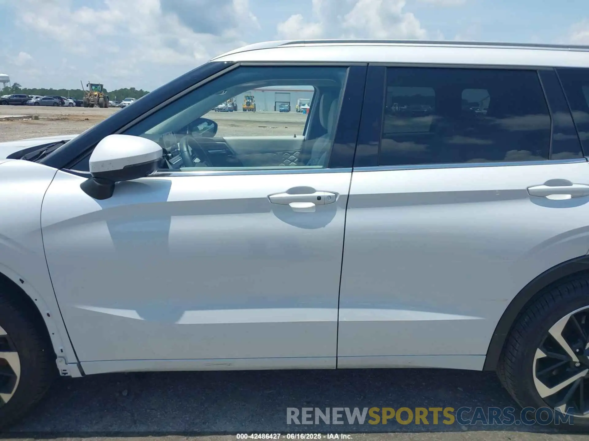 13 Photograph of a damaged car JA4J3WA89RZ056606 MITSUBISHI OUTLANDER 2024