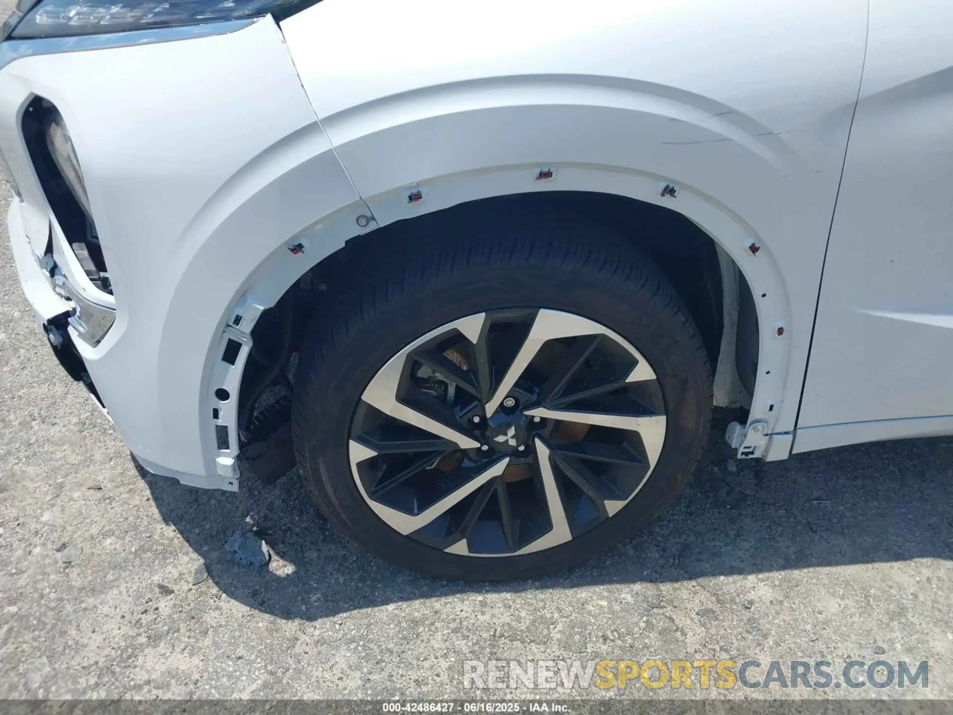 16 Photograph of a damaged car JA4J3WA89RZ056606 MITSUBISHI OUTLANDER 2024