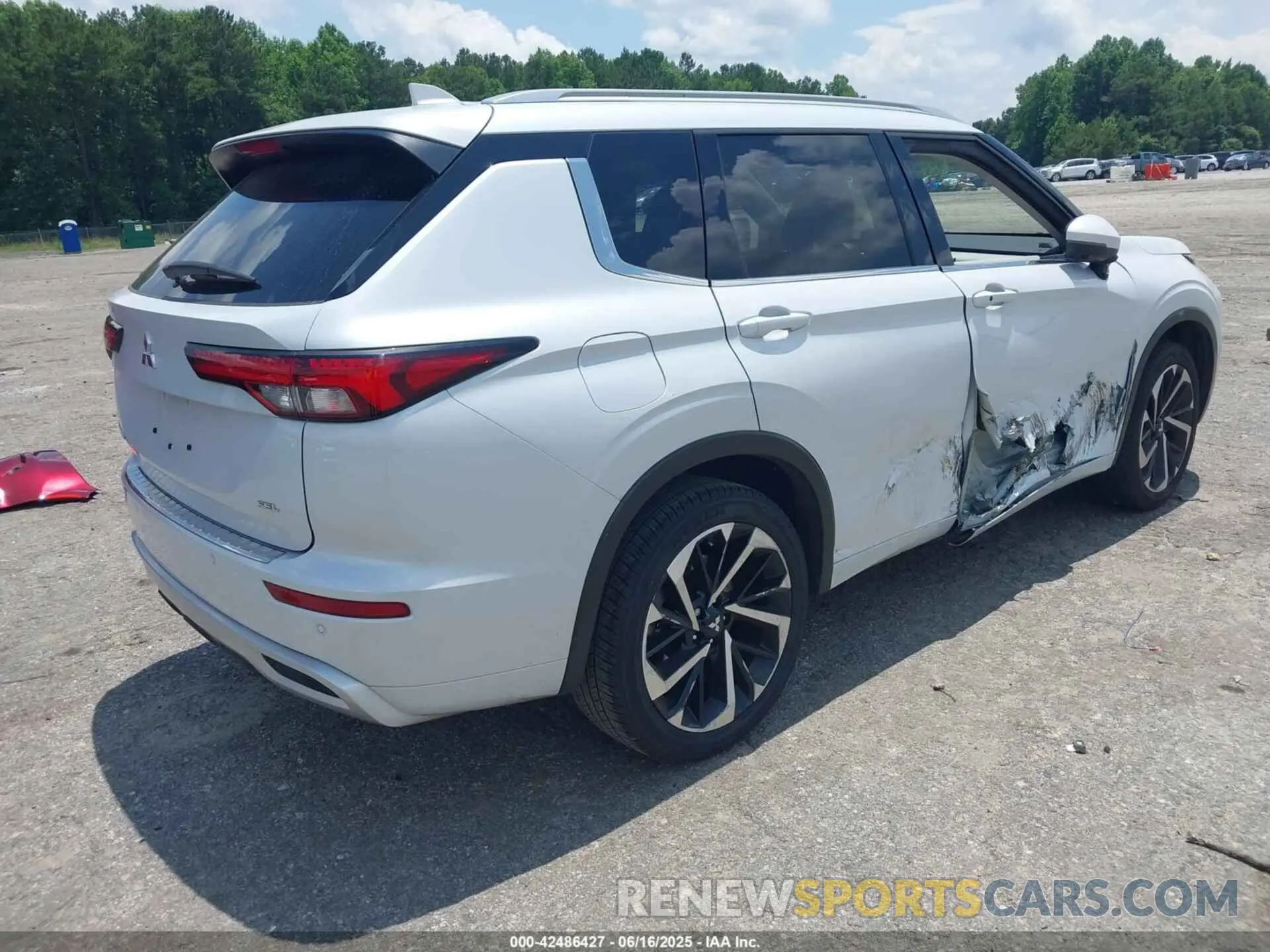 4 Photograph of a damaged car JA4J3WA89RZ056606 MITSUBISHI OUTLANDER 2024