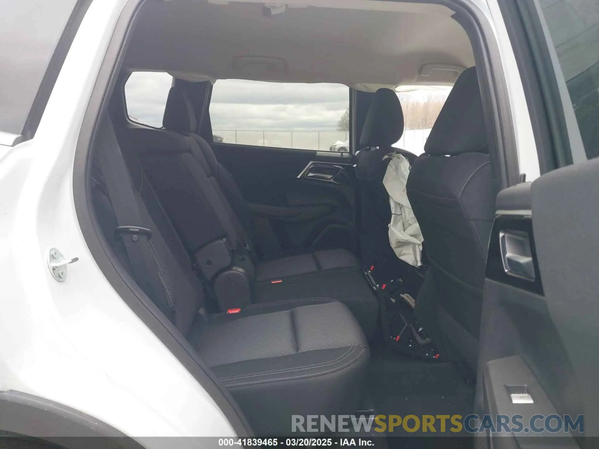 8 Фотография поврежденного автомобиля JA4J4UA80RZ003200 MITSUBISHI OUTLANDER 2024