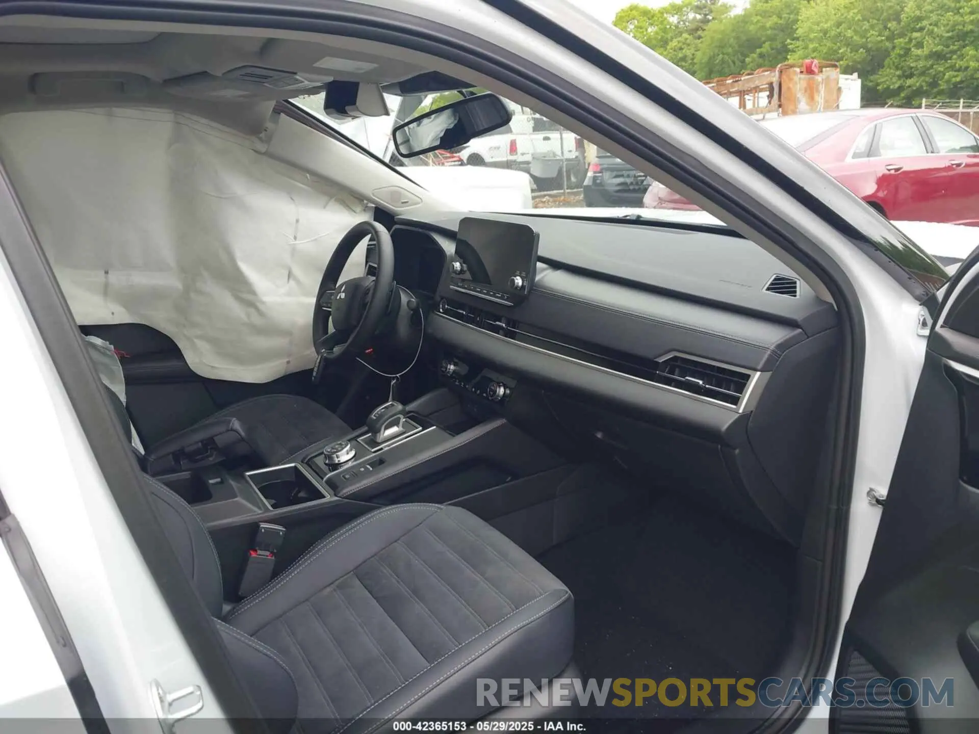 5 Photograph of a damaged car JA4J4VA84RZ077161 MITSUBISHI OUTLANDER 2024