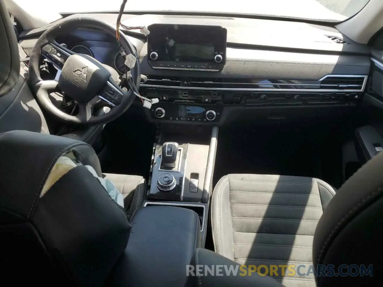 8 Photograph of a damaged car JA4J4VA84RZ082019 MITSUBISHI OUTLANDER 2024