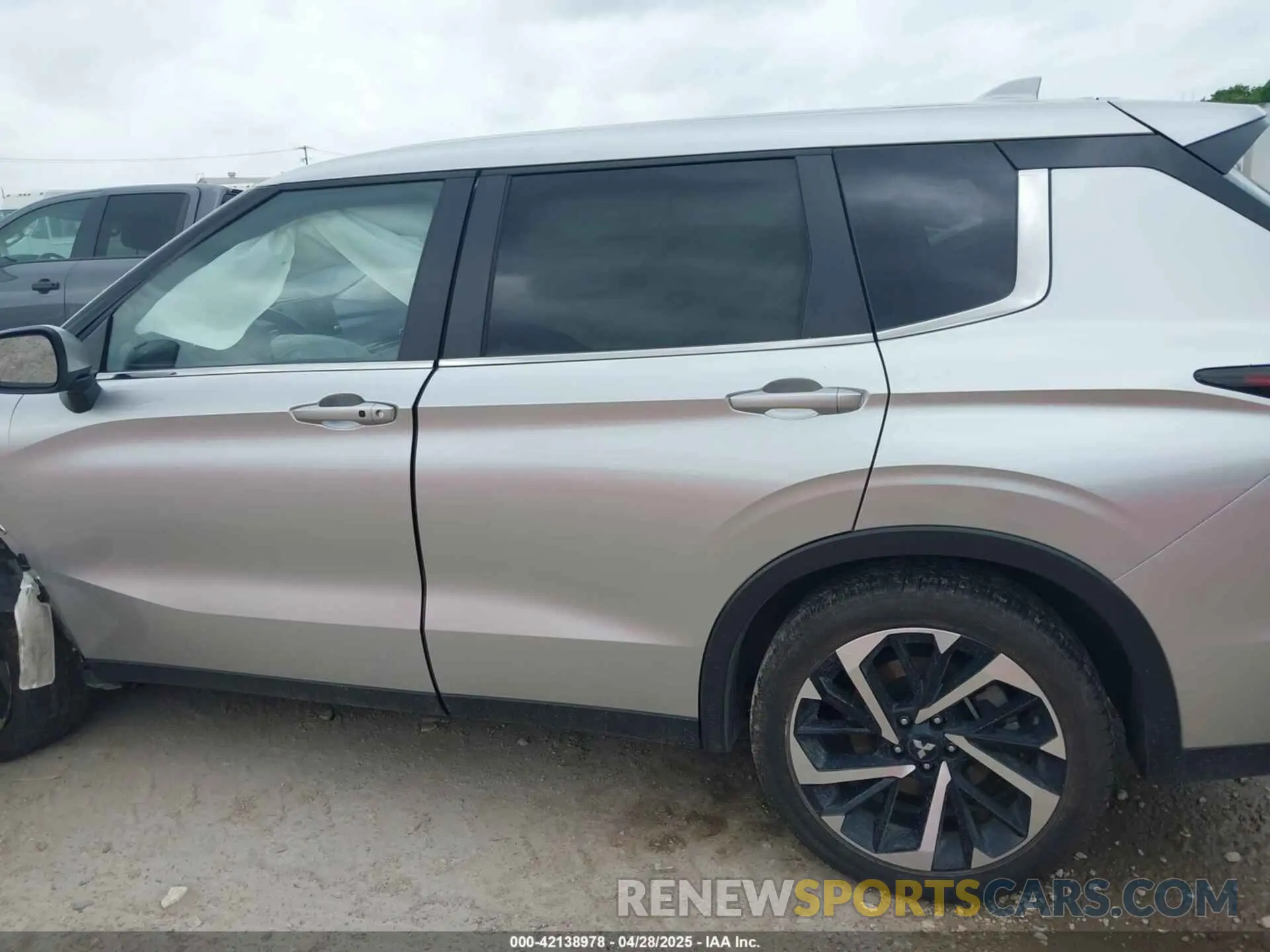 14 Фотография поврежденного автомобиля JA4J4VA85RZ050308 MITSUBISHI OUTLANDER 2024