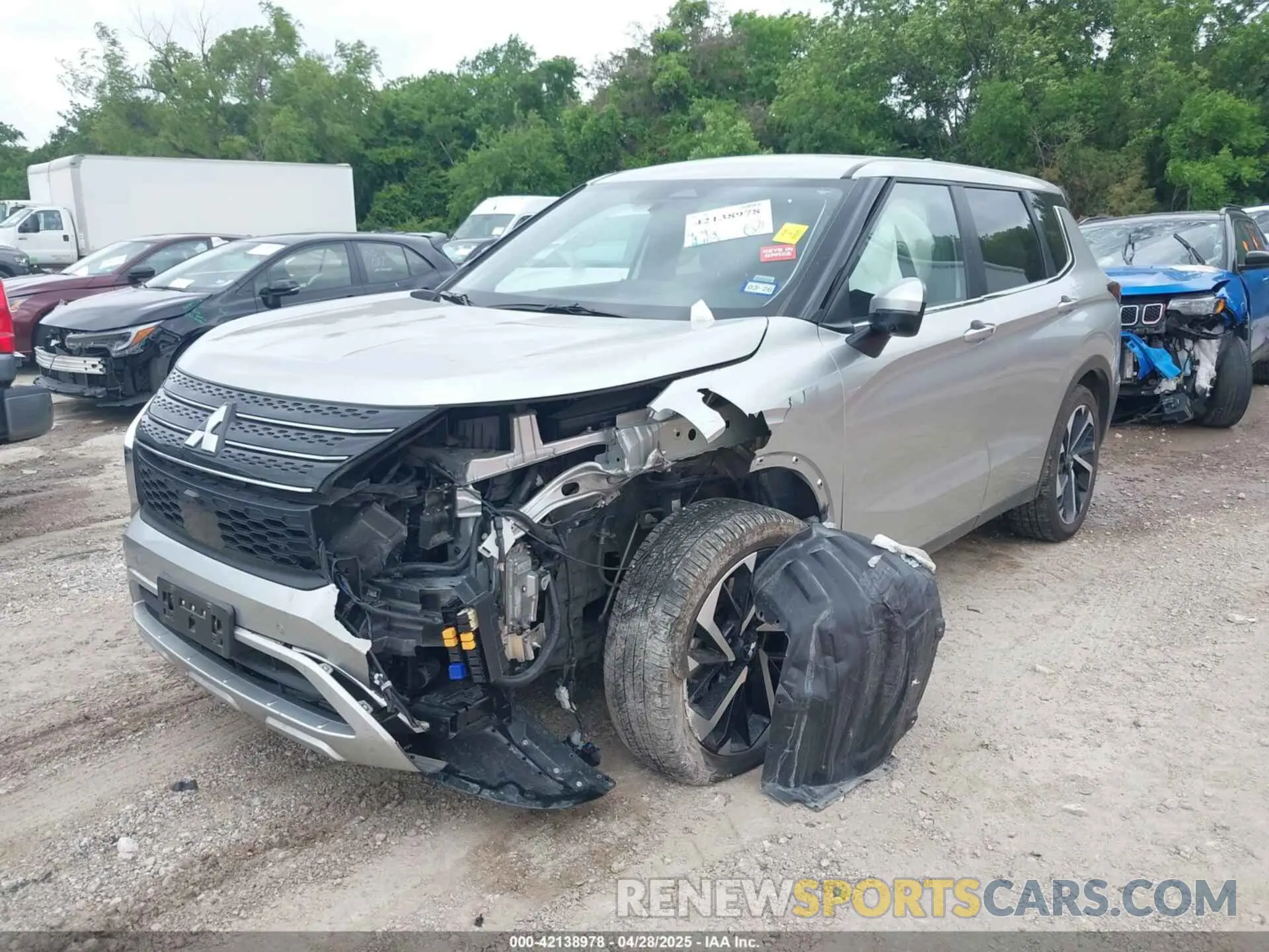 2 Фотография поврежденного автомобиля JA4J4VA85RZ050308 MITSUBISHI OUTLANDER 2024