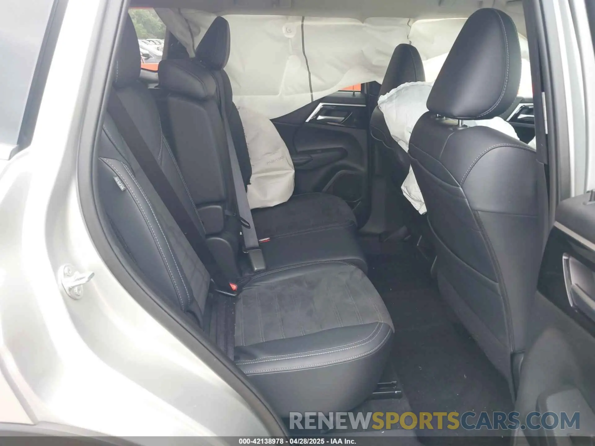 8 Фотография поврежденного автомобиля JA4J4VA85RZ050308 MITSUBISHI OUTLANDER 2024