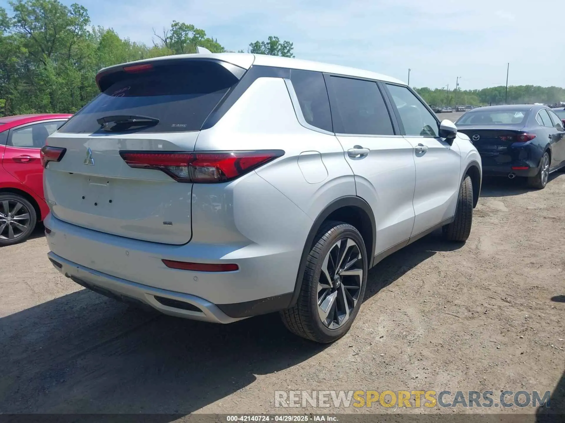 4 Фотография поврежденного автомобиля JA4J4VA86RZ049734 MITSUBISHI OUTLANDER 2024