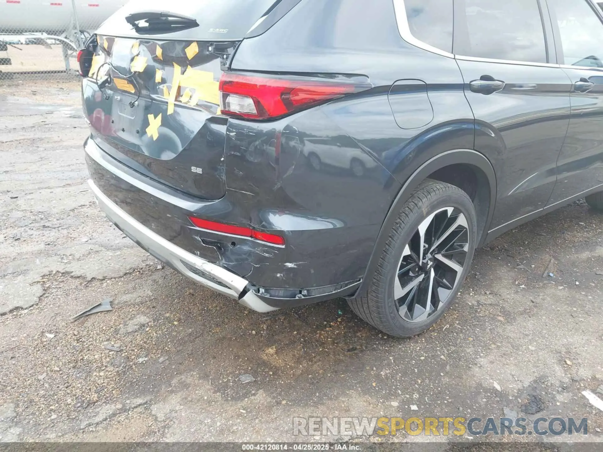 17 Photograph of a damaged car JA4J4VA87RZ071922 MITSUBISHI OUTLANDER 2024
