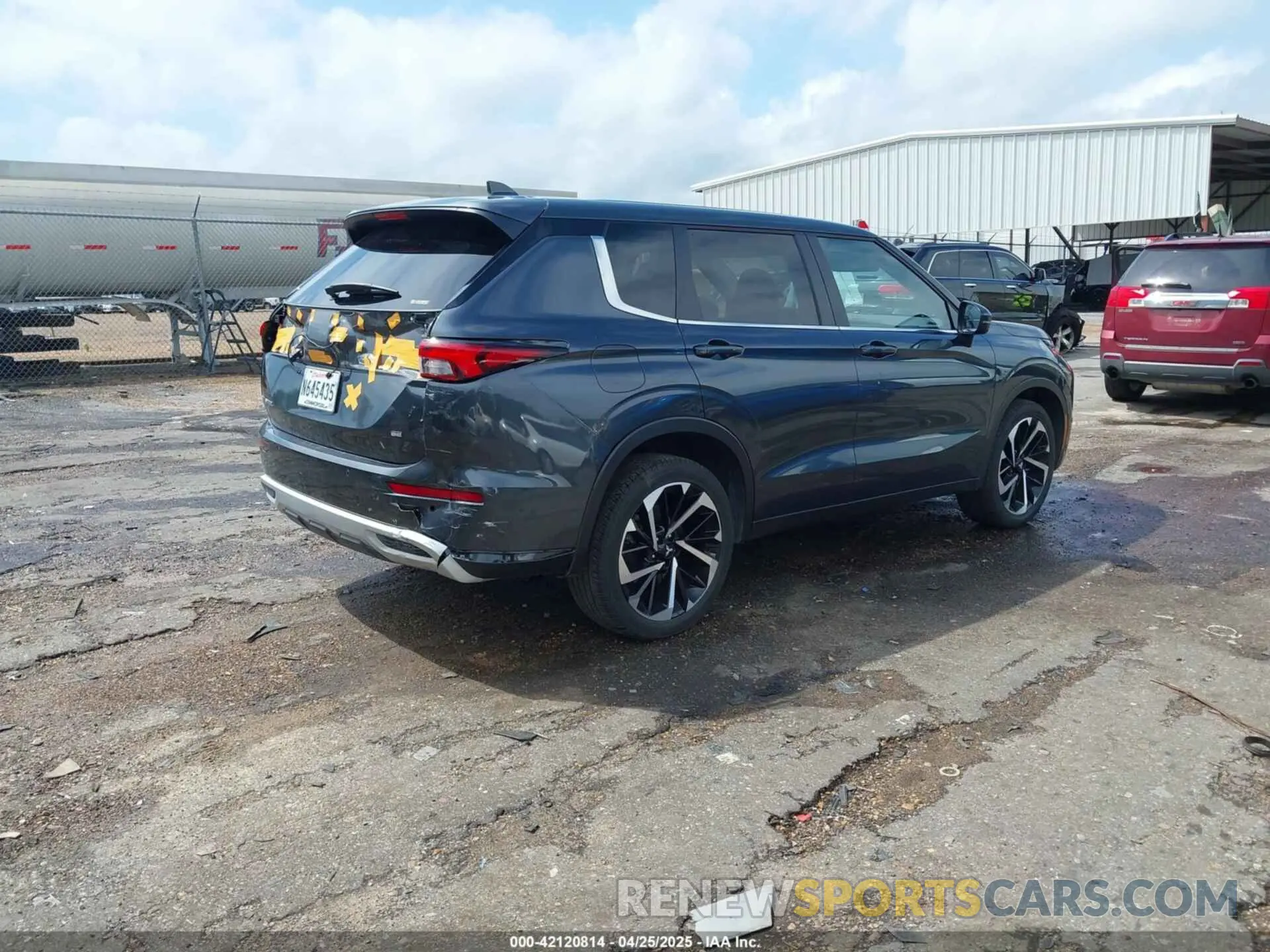 4 Photograph of a damaged car JA4J4VA87RZ071922 MITSUBISHI OUTLANDER 2024