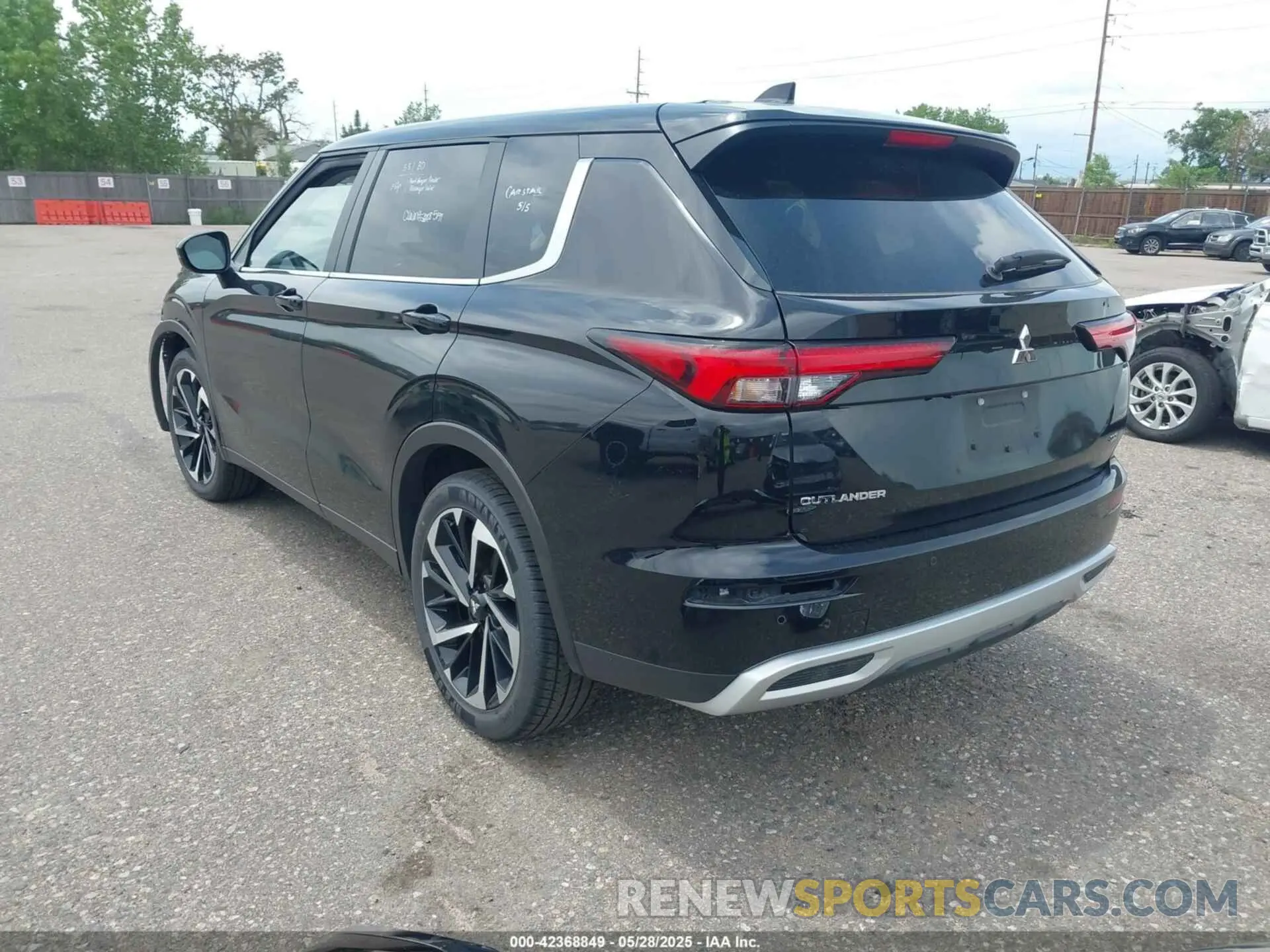 3 Фотография поврежденного автомобиля JA4J4VA87RZ077364 MITSUBISHI OUTLANDER 2024
