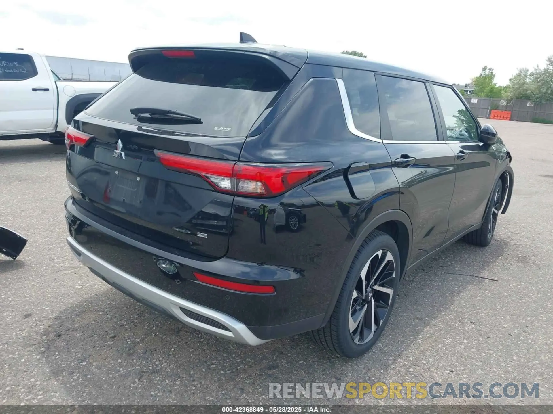 4 Фотография поврежденного автомобиля JA4J4VA87RZ077364 MITSUBISHI OUTLANDER 2024