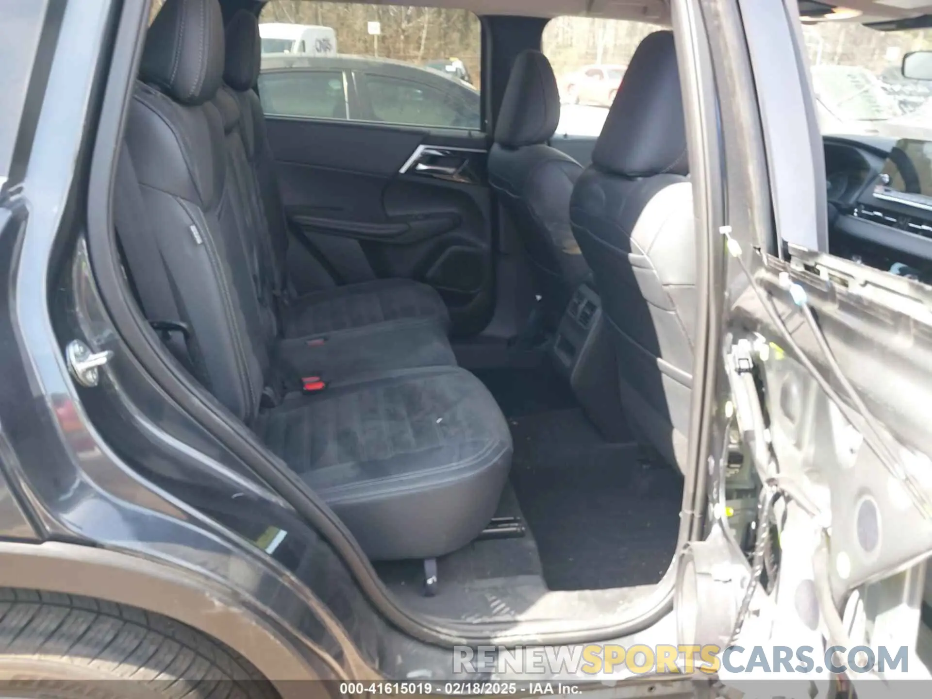 8 Фотография поврежденного автомобиля JA4J4VA88RZ082847 MITSUBISHI OUTLANDER 2024