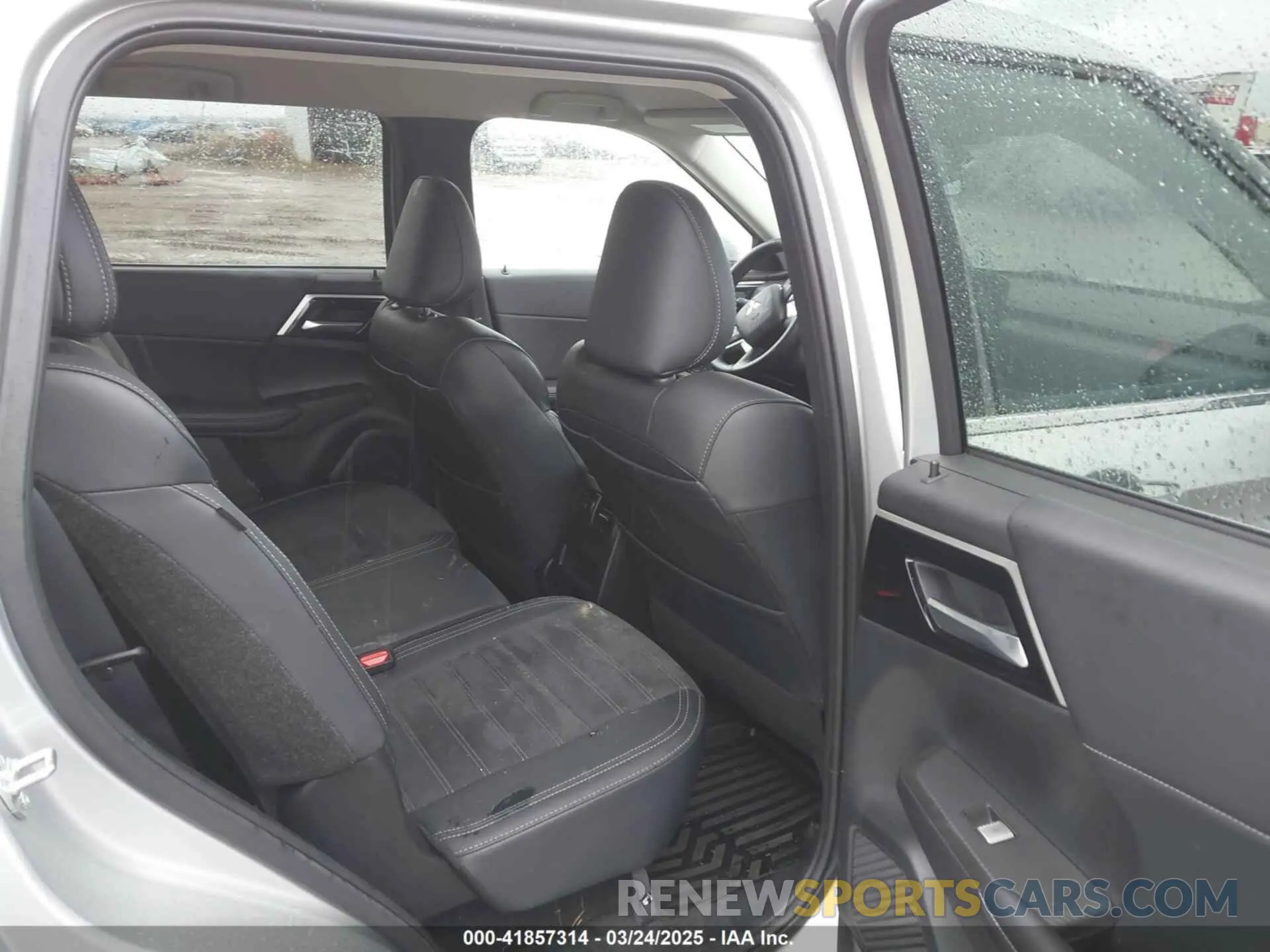 8 Photograph of a damaged car JA4J4VA89RZ063045 MITSUBISHI OUTLANDER 2024