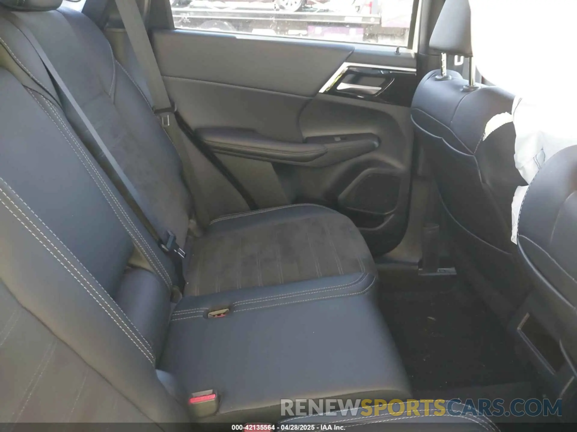 8 Фотография поврежденного автомобиля JA4J4VA89RZ071176 MITSUBISHI OUTLANDER 2024