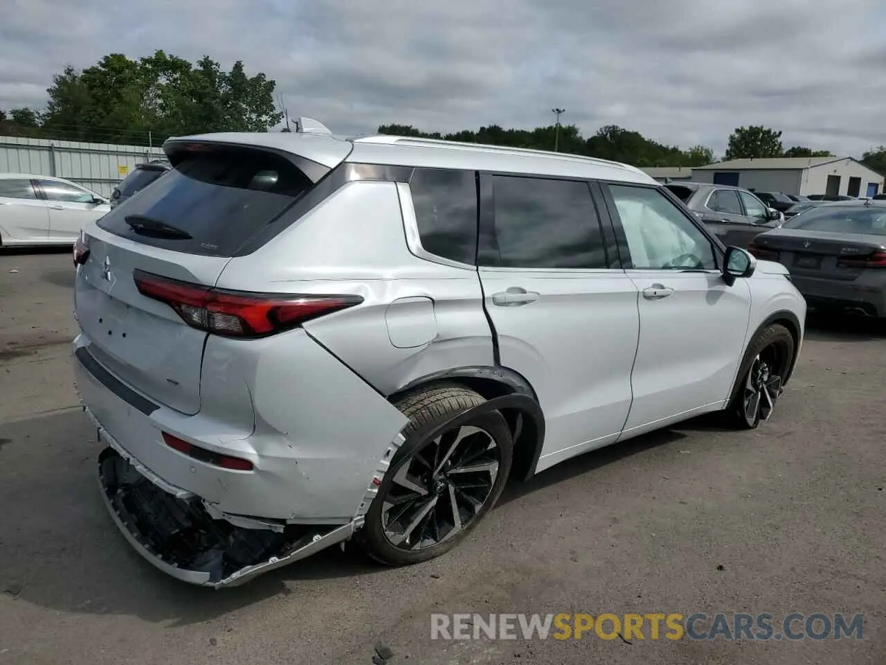 3 Фотография поврежденного автомобиля JA4J4WA84RZ037734 MITSUBISHI OUTLANDER 2024