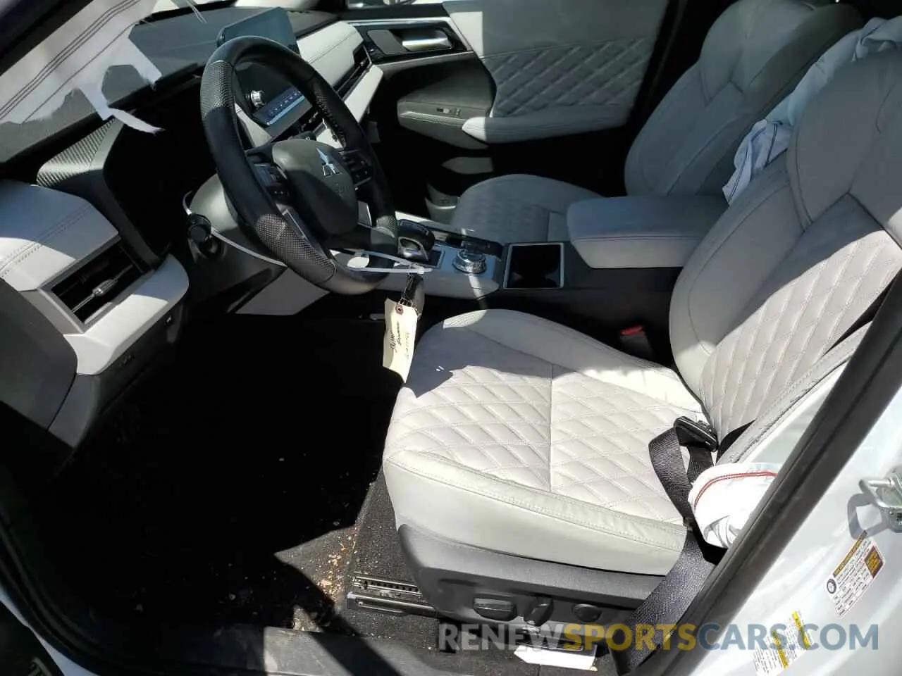 7 Photograph of a damaged car JA4J4WA85RZ079653 MITSUBISHI OUTLANDER 2024