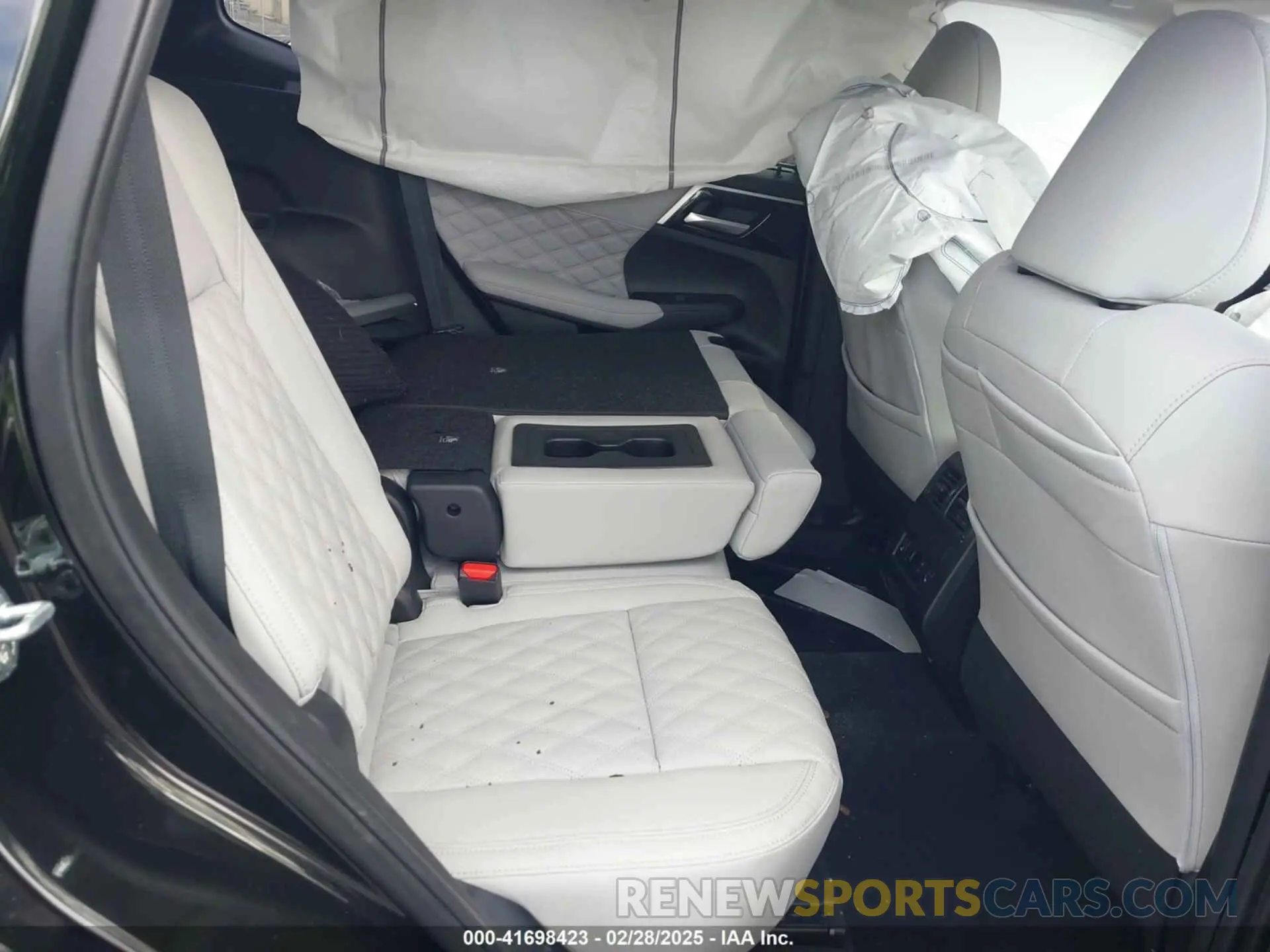 8 Фотография поврежденного автомобиля JA4J4WA86RZ036102 MITSUBISHI OUTLANDER 2024