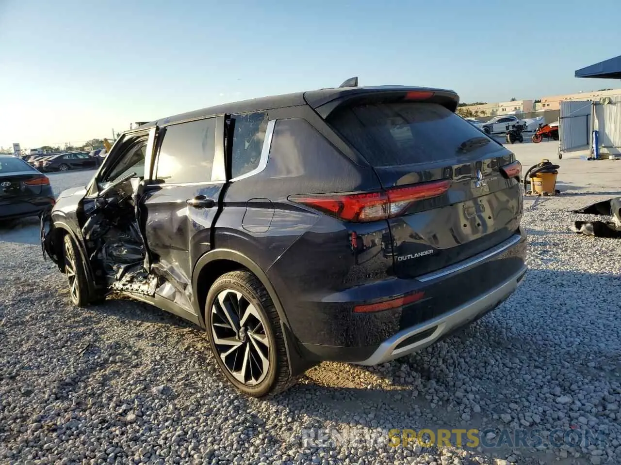 2 Фотография поврежденного автомобиля JA4T5VA97RZ023125 MITSUBISHI OUTLANDER 2024