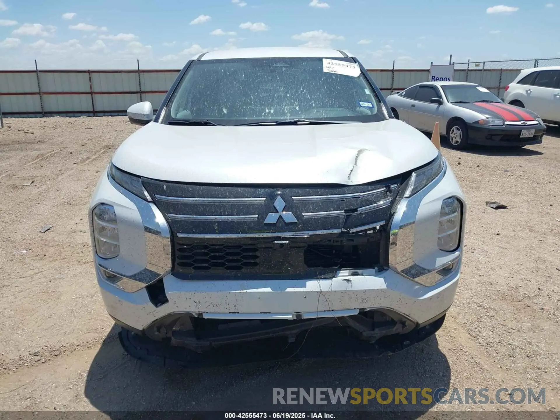 12 Photograph of a damaged car JA4J3VA8XSZ021492 MITSUBISHI OUTLANDER 2025