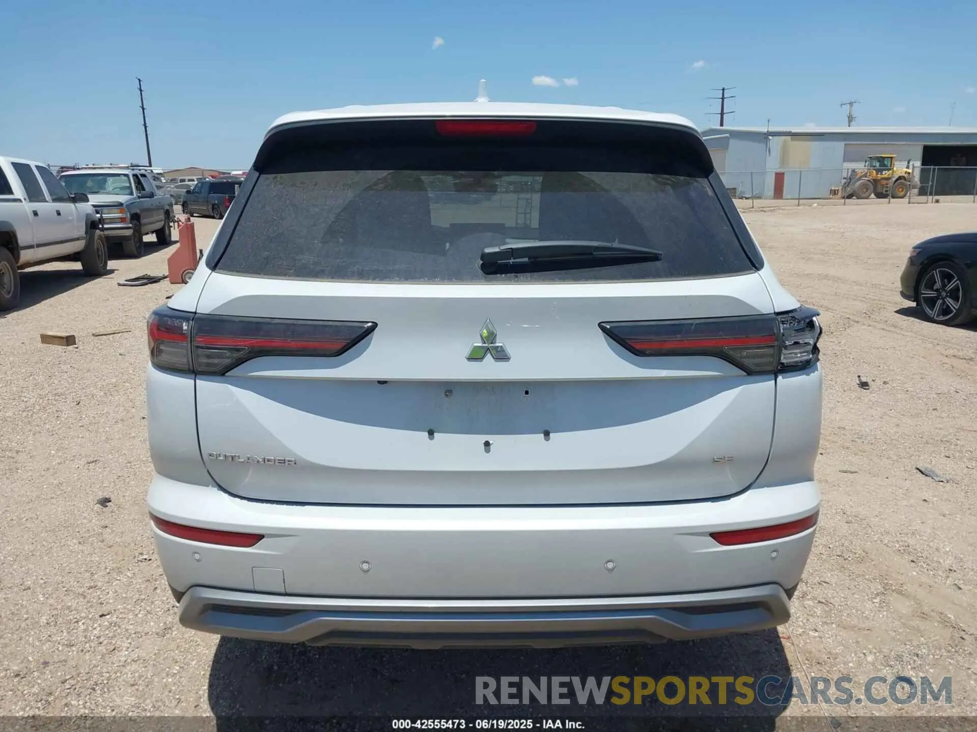 16 Photograph of a damaged car JA4J3VA8XSZ021492 MITSUBISHI OUTLANDER 2025