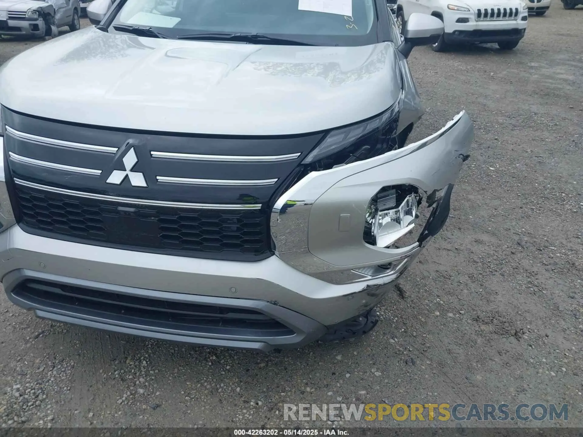 17 Photograph of a damaged car JA4J4VA86SZ014584 MITSUBISHI OUTLANDER 2025