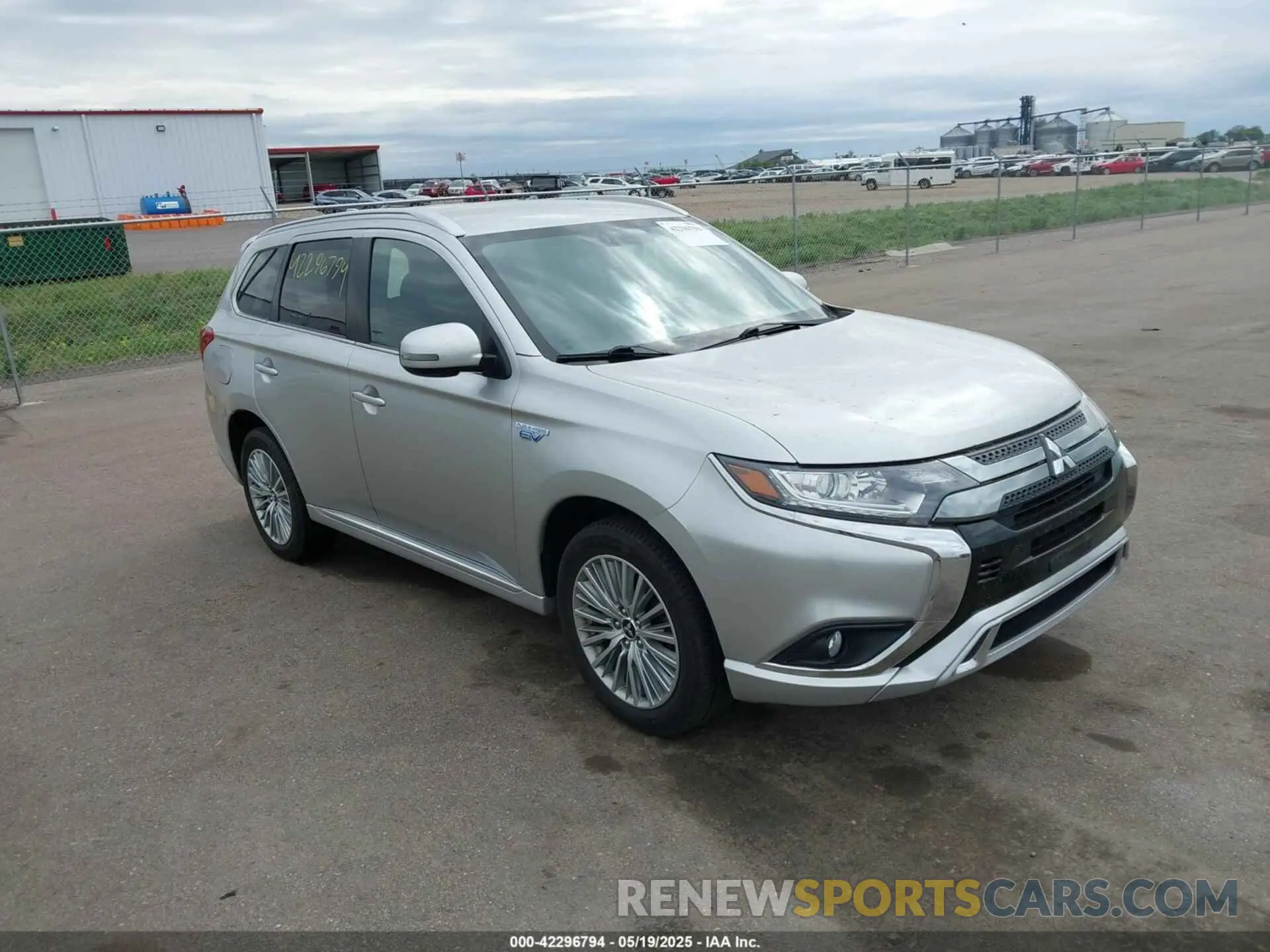 1 Photograph of a damaged car JA4J24A53KZ053560 MITSUBISHI OUTLANDER PHEV 2019