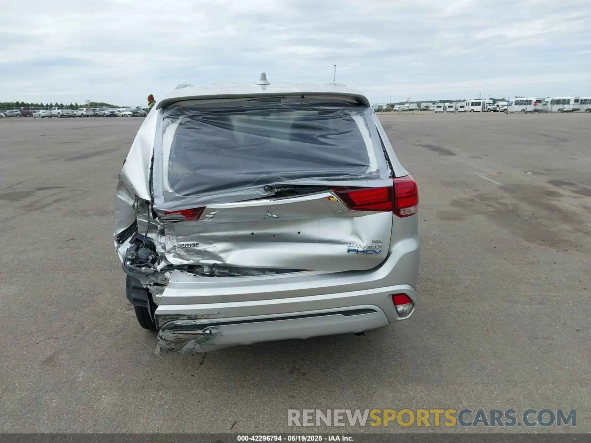 16 Photograph of a damaged car JA4J24A53KZ053560 MITSUBISHI OUTLANDER PHEV 2019