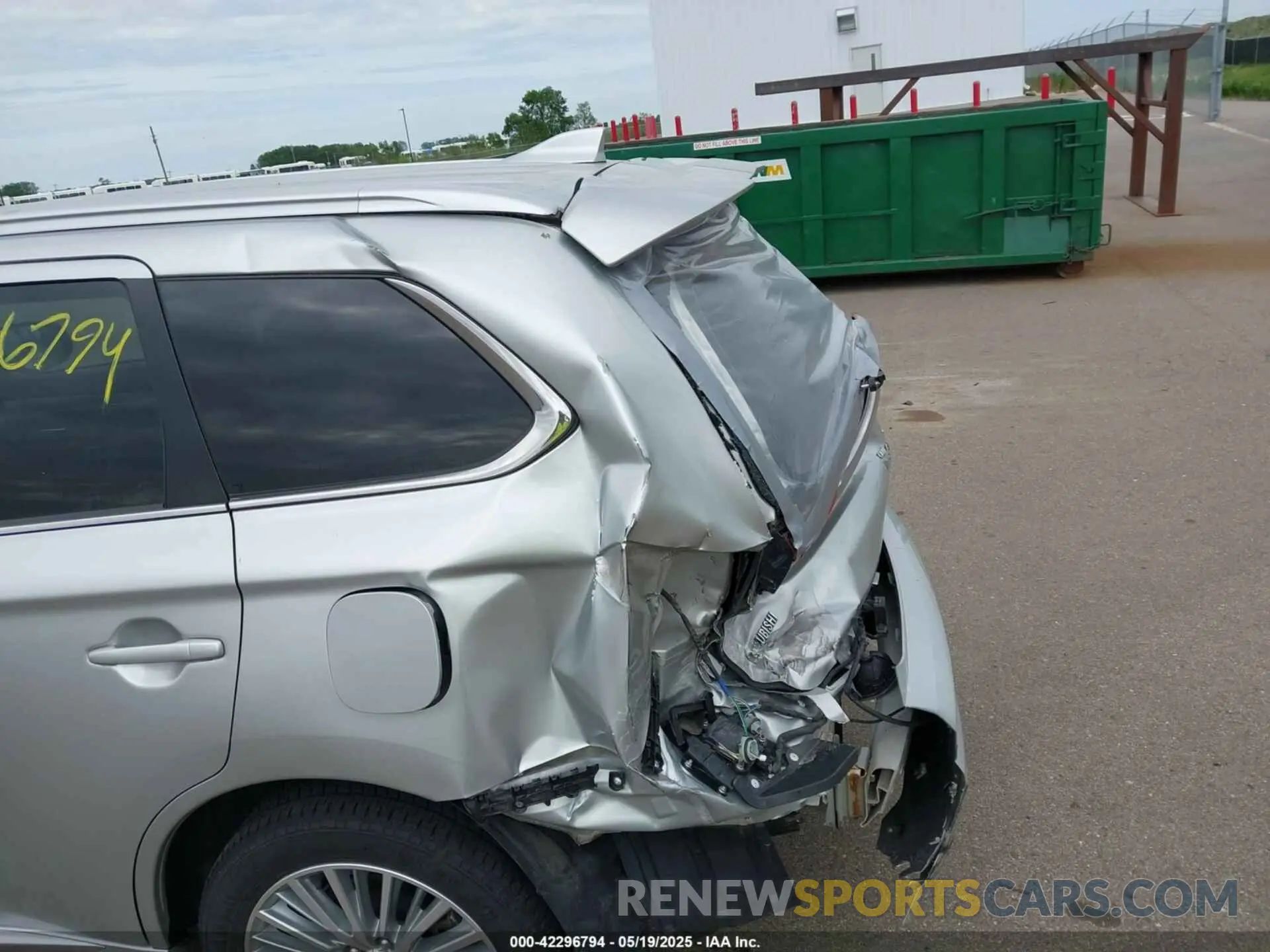 17 Photograph of a damaged car JA4J24A53KZ053560 MITSUBISHI OUTLANDER PHEV 2019