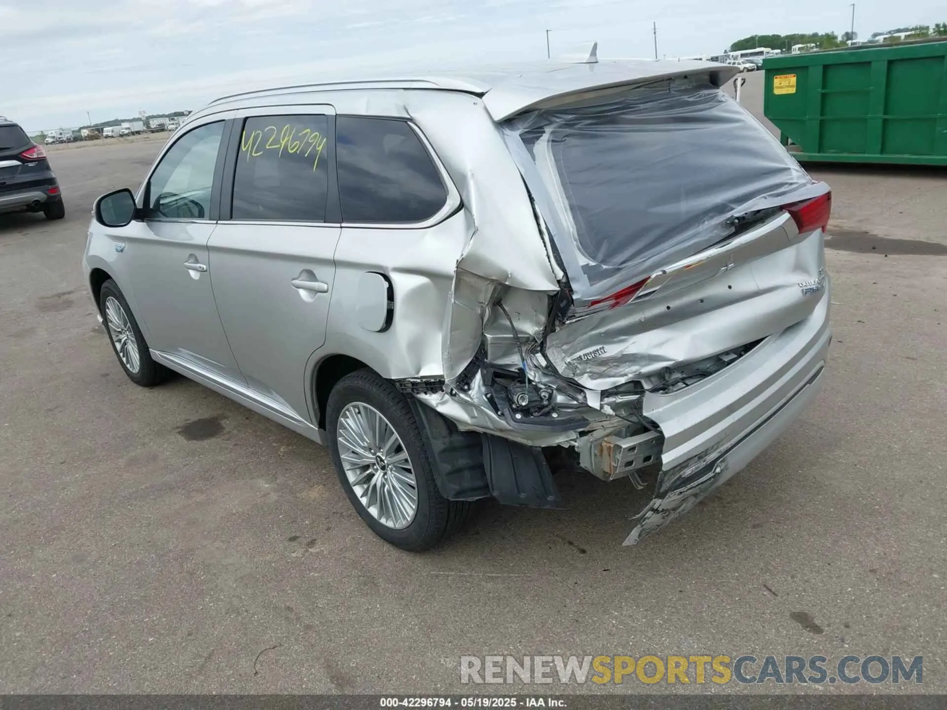3 Photograph of a damaged car JA4J24A53KZ053560 MITSUBISHI OUTLANDER PHEV 2019
