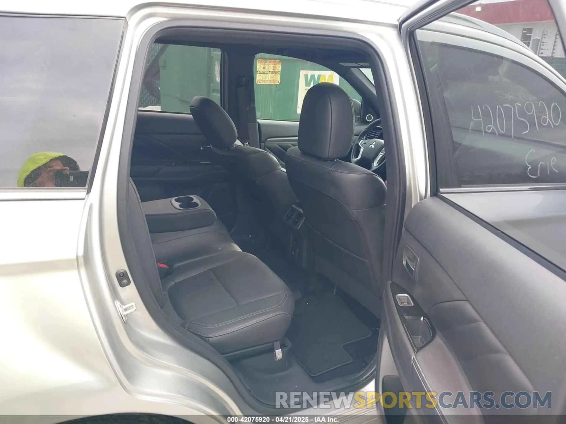 8 Photograph of a damaged car JA4J24A54KZ047069 MITSUBISHI OUTLANDER PHEV 2019