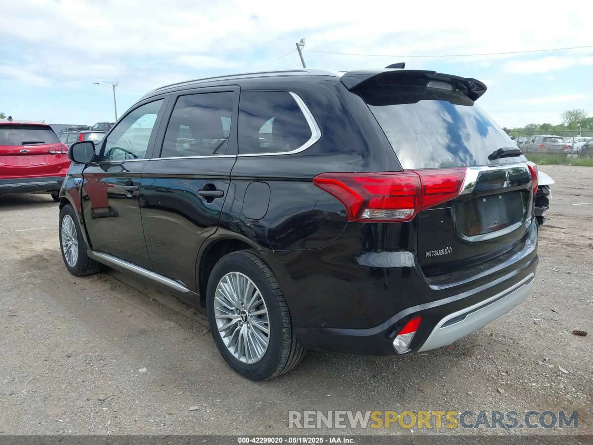 3 Photograph of a damaged car JA4J24A55KZ037103 MITSUBISHI OUTLANDER PHEV 2019