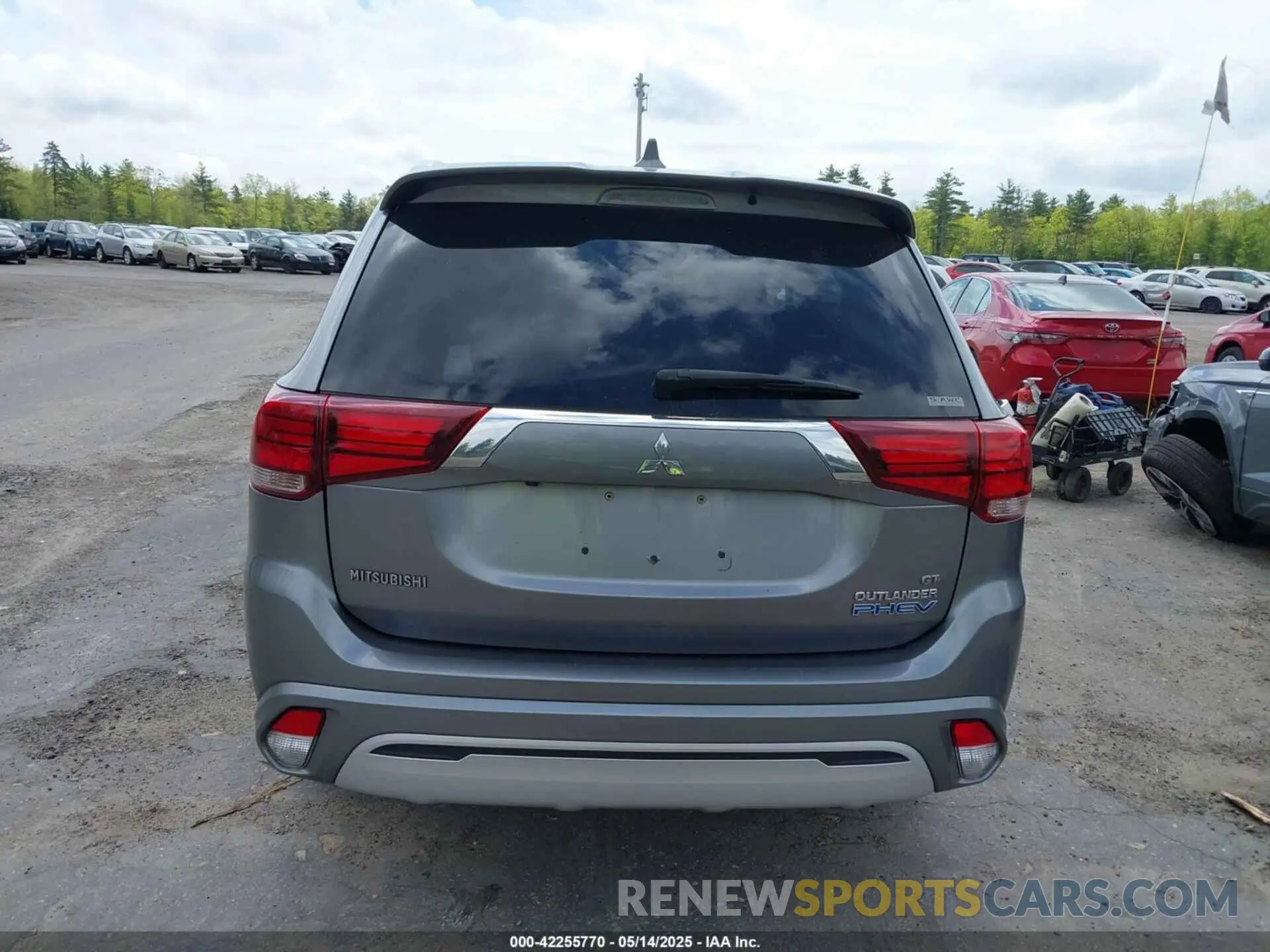 17 Photograph of a damaged car JA4J24A5XKZ051210 MITSUBISHI OUTLANDER PHEV 2019