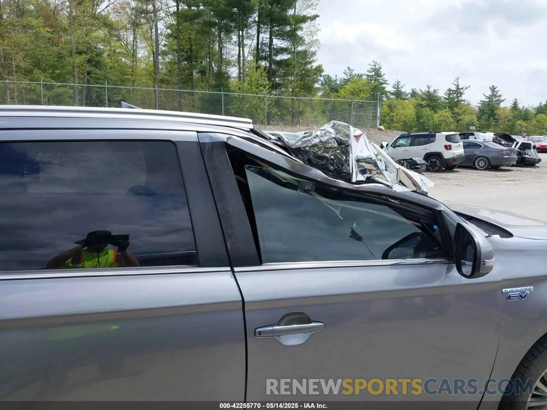 19 Photograph of a damaged car JA4J24A5XKZ051210 MITSUBISHI OUTLANDER PHEV 2019