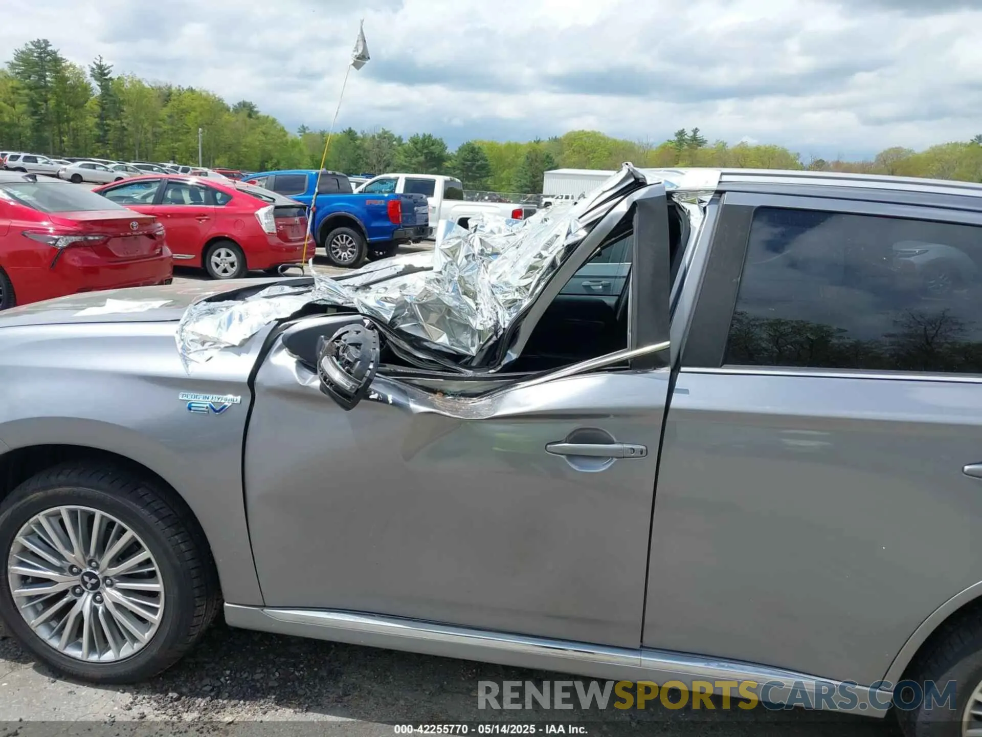 21 Photograph of a damaged car JA4J24A5XKZ051210 MITSUBISHI OUTLANDER PHEV 2019