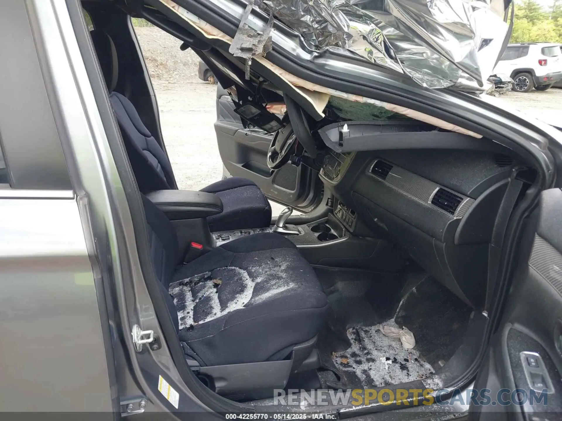 5 Photograph of a damaged car JA4J24A5XKZ051210 MITSUBISHI OUTLANDER PHEV 2019