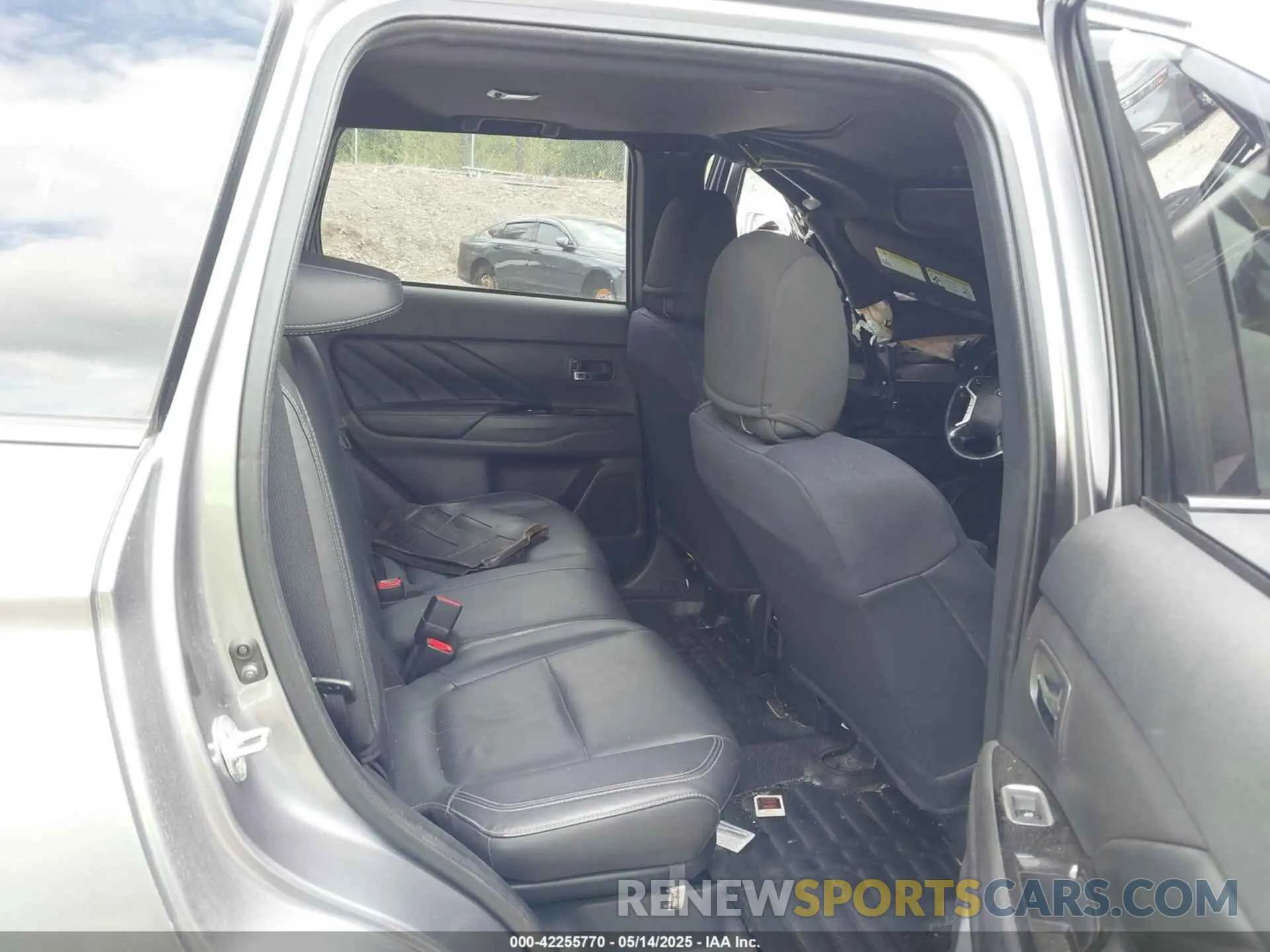 8 Photograph of a damaged car JA4J24A5XKZ051210 MITSUBISHI OUTLANDER PHEV 2019