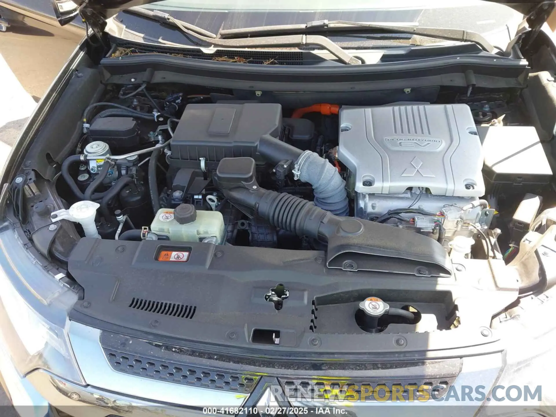 10 Photograph of a damaged car JA4J24A51LZ009381 MITSUBISHI OUTLANDER PHEV 2020