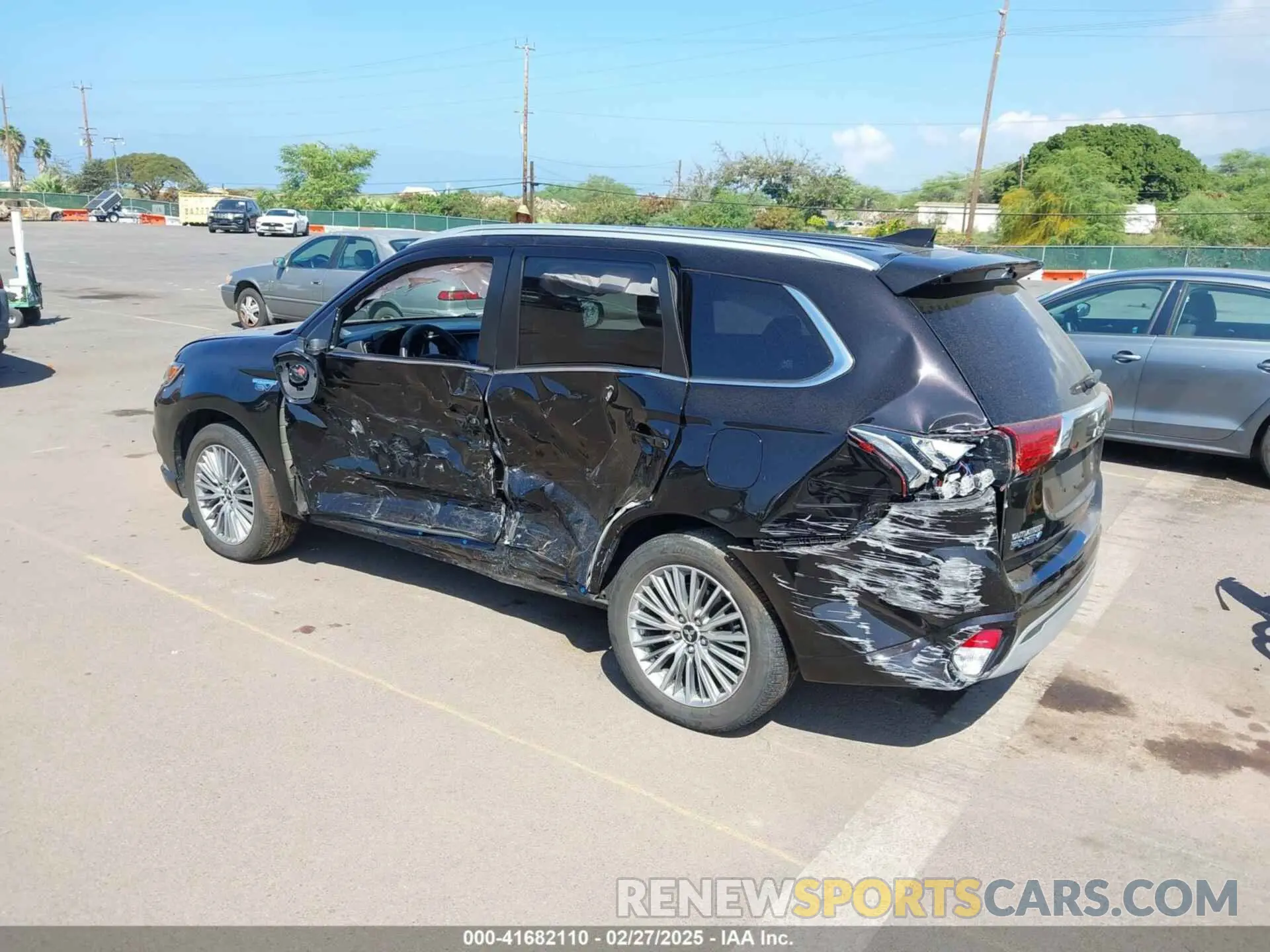 3 Photograph of a damaged car JA4J24A51LZ009381 MITSUBISHI OUTLANDER PHEV 2020
