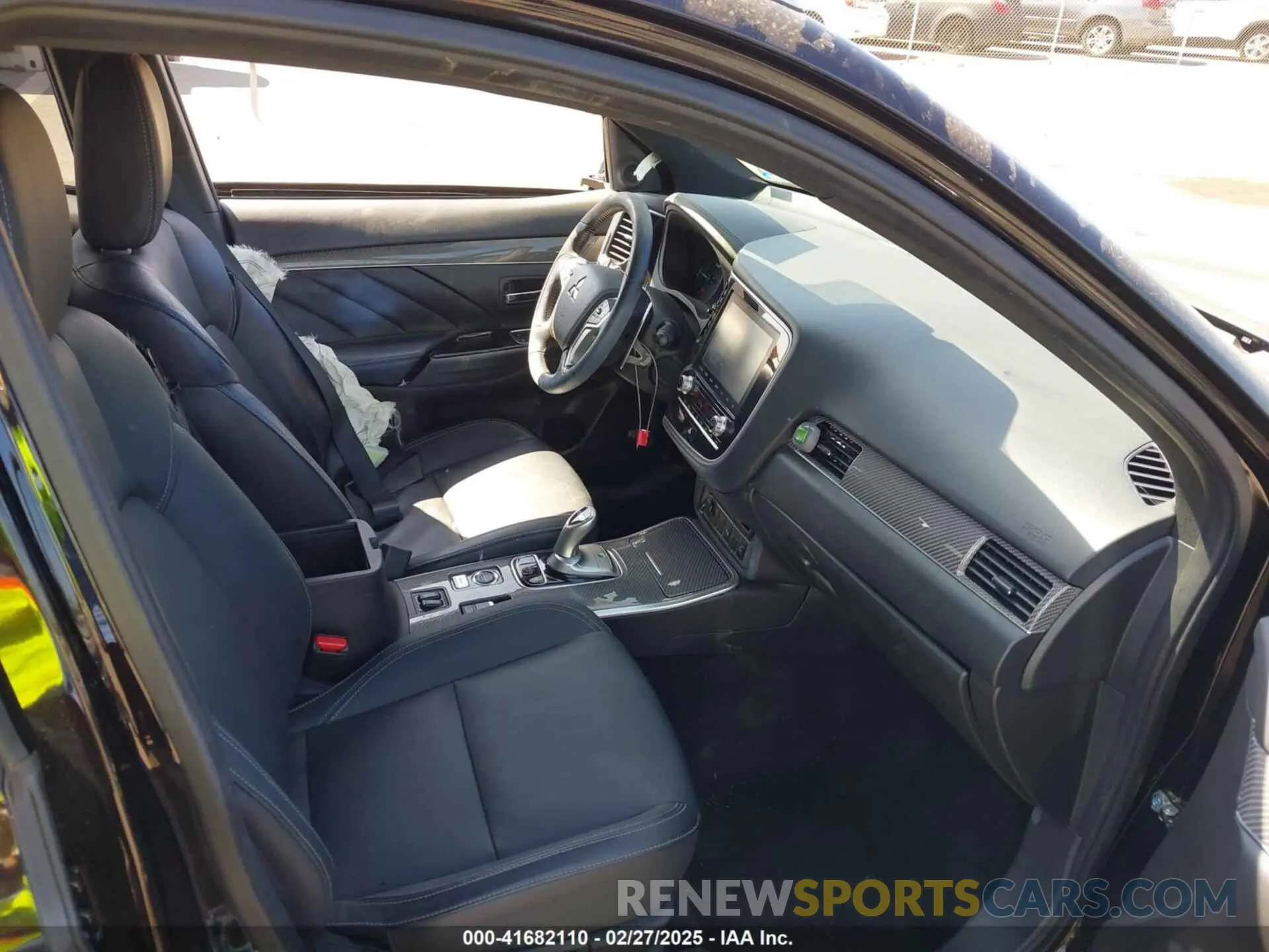 5 Photograph of a damaged car JA4J24A51LZ009381 MITSUBISHI OUTLANDER PHEV 2020