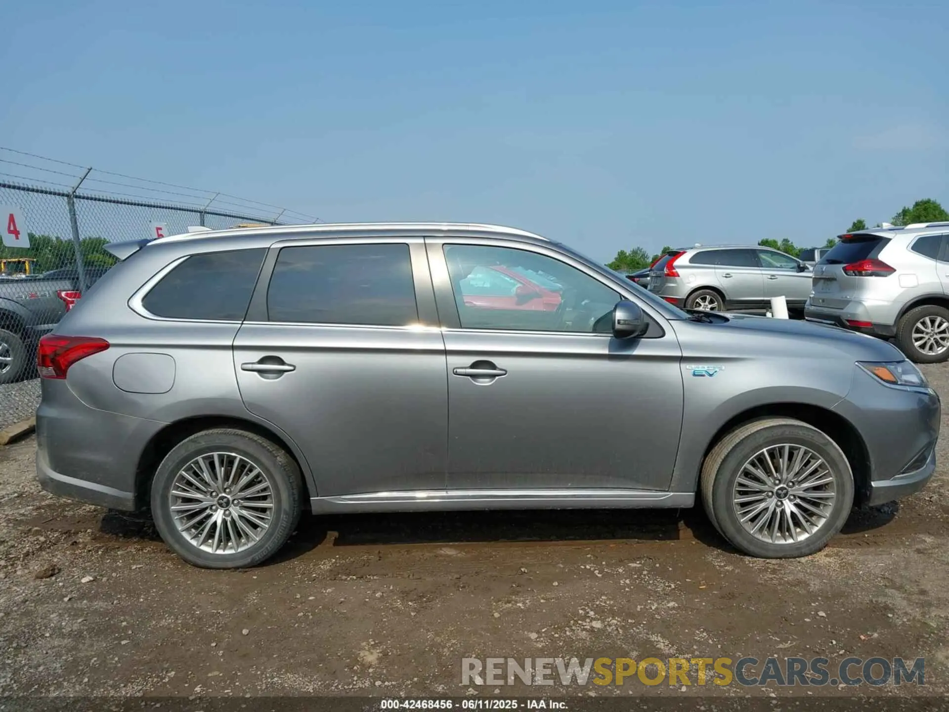 14 Photograph of a damaged car JA4J2VA73MZ000819 MITSUBISHI OUTLANDER PHEV 2021