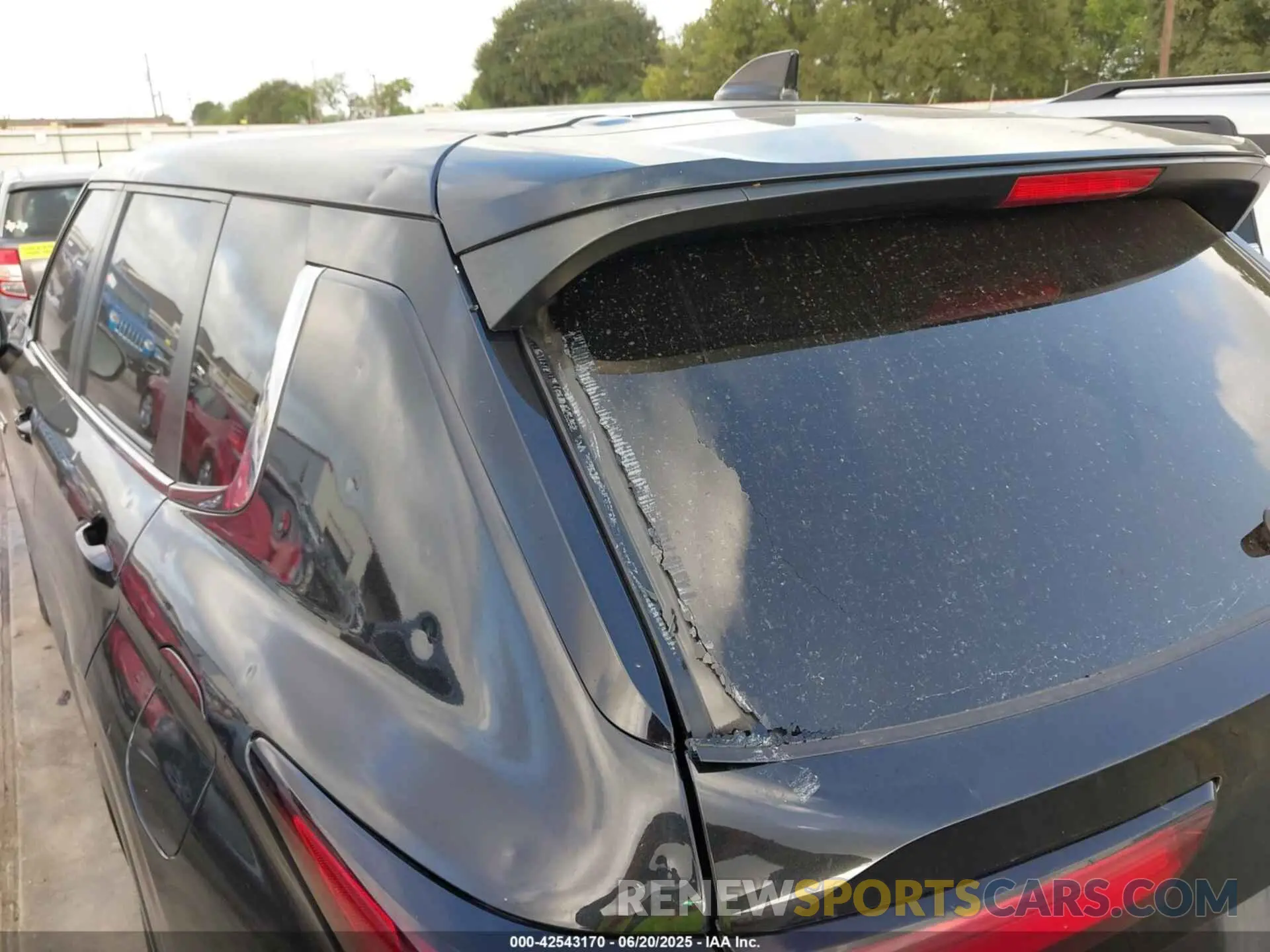 19 Photograph of a damaged car JA4T5UA97PZ058755 MITSUBISHI OUTLANDER PHEV 2023