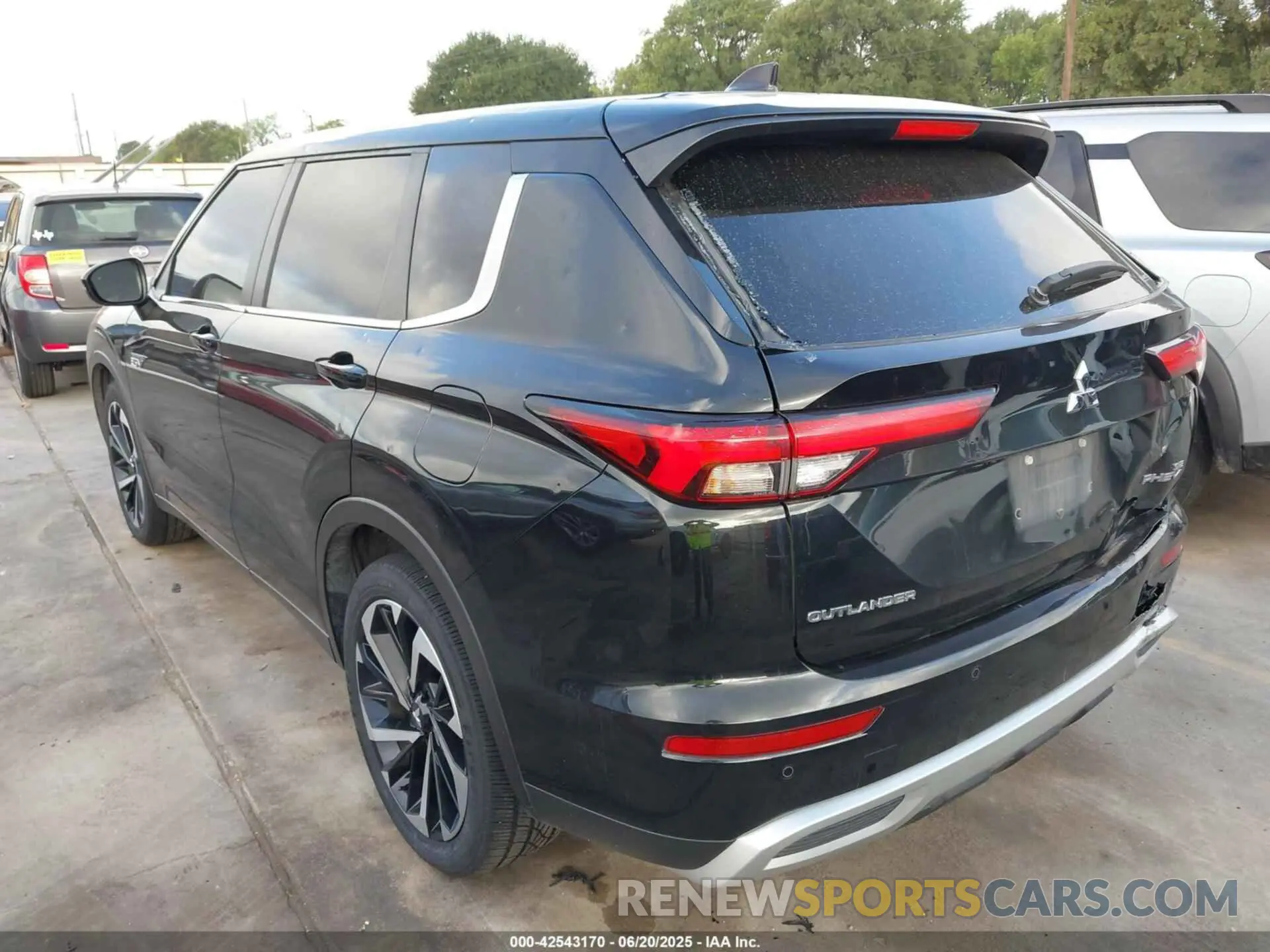 3 Photograph of a damaged car JA4T5UA97PZ058755 MITSUBISHI OUTLANDER PHEV 2023