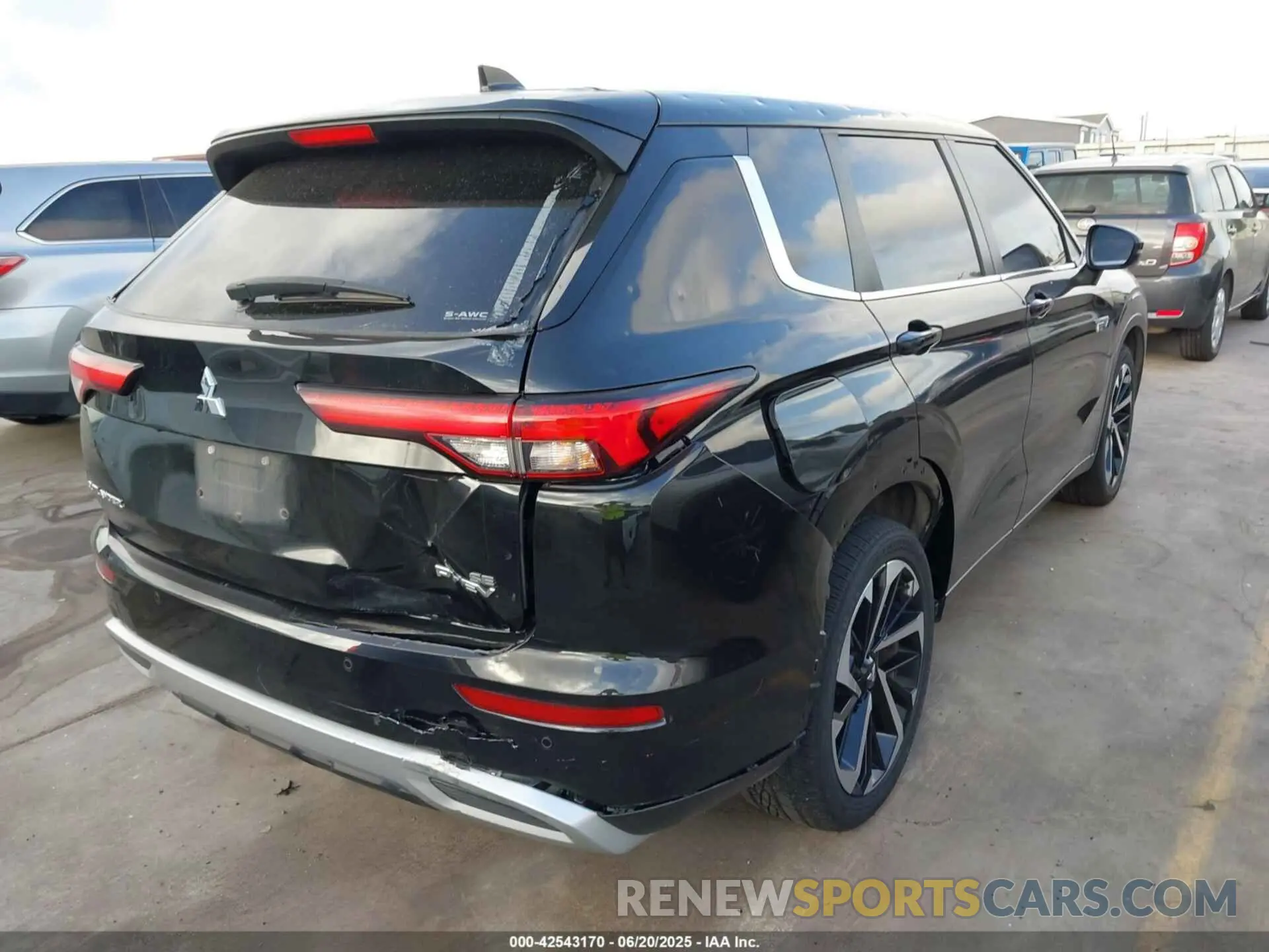 4 Photograph of a damaged car JA4T5UA97PZ058755 MITSUBISHI OUTLANDER PHEV 2023