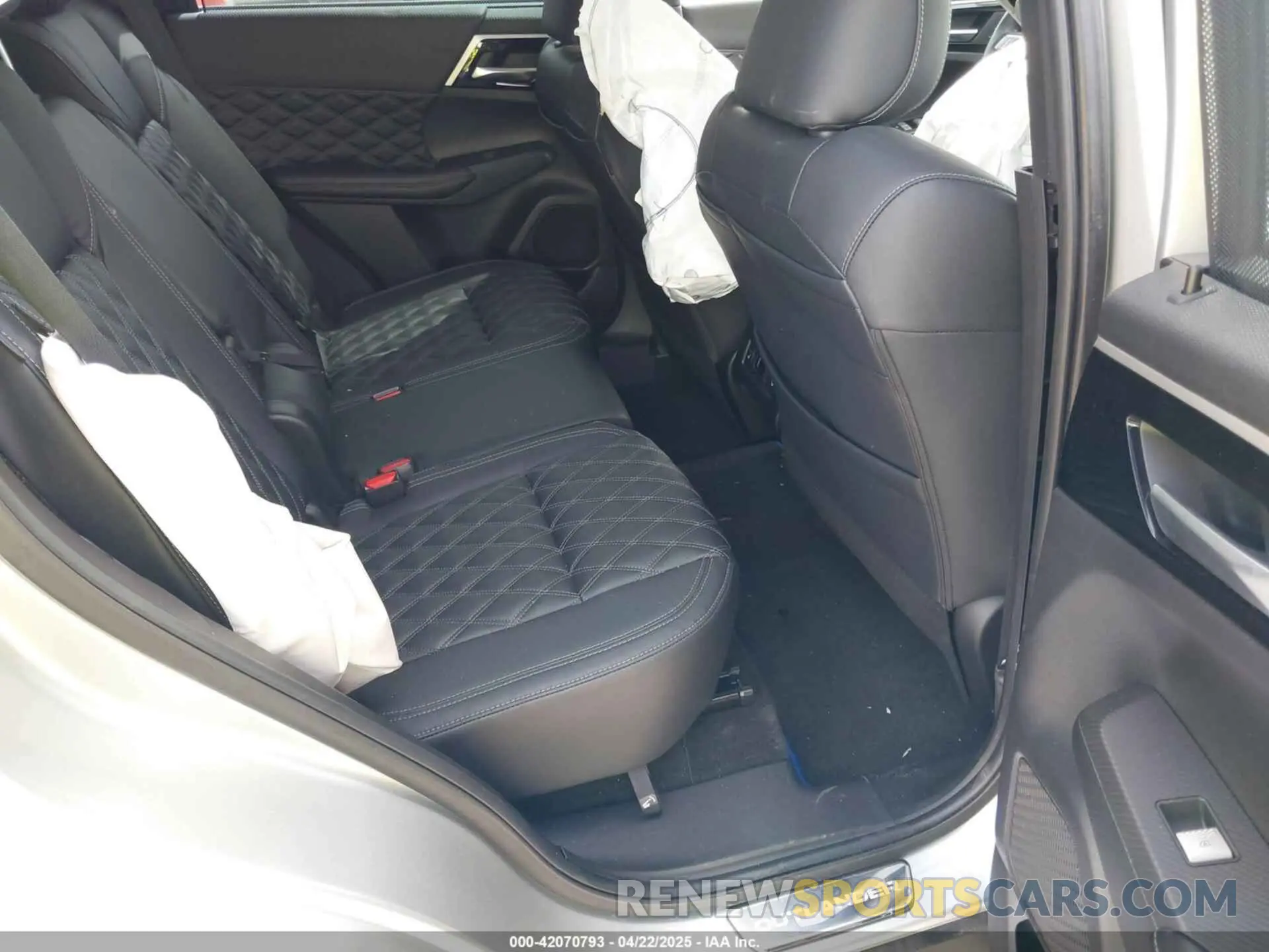 8 Фотография поврежденного автомобиля JA4T5VA90PZ029815 MITSUBISHI OUTLANDER PHEV 2023