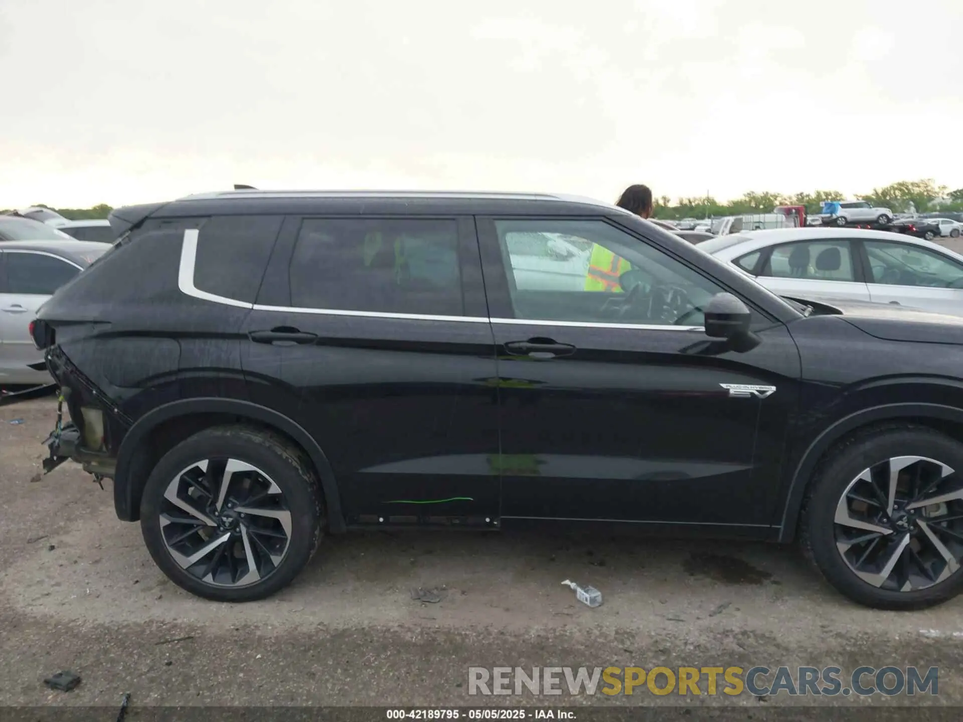 13 Photograph of a damaged car JA4T5VA92PZ046860 MITSUBISHI OUTLANDER PHEV 2023