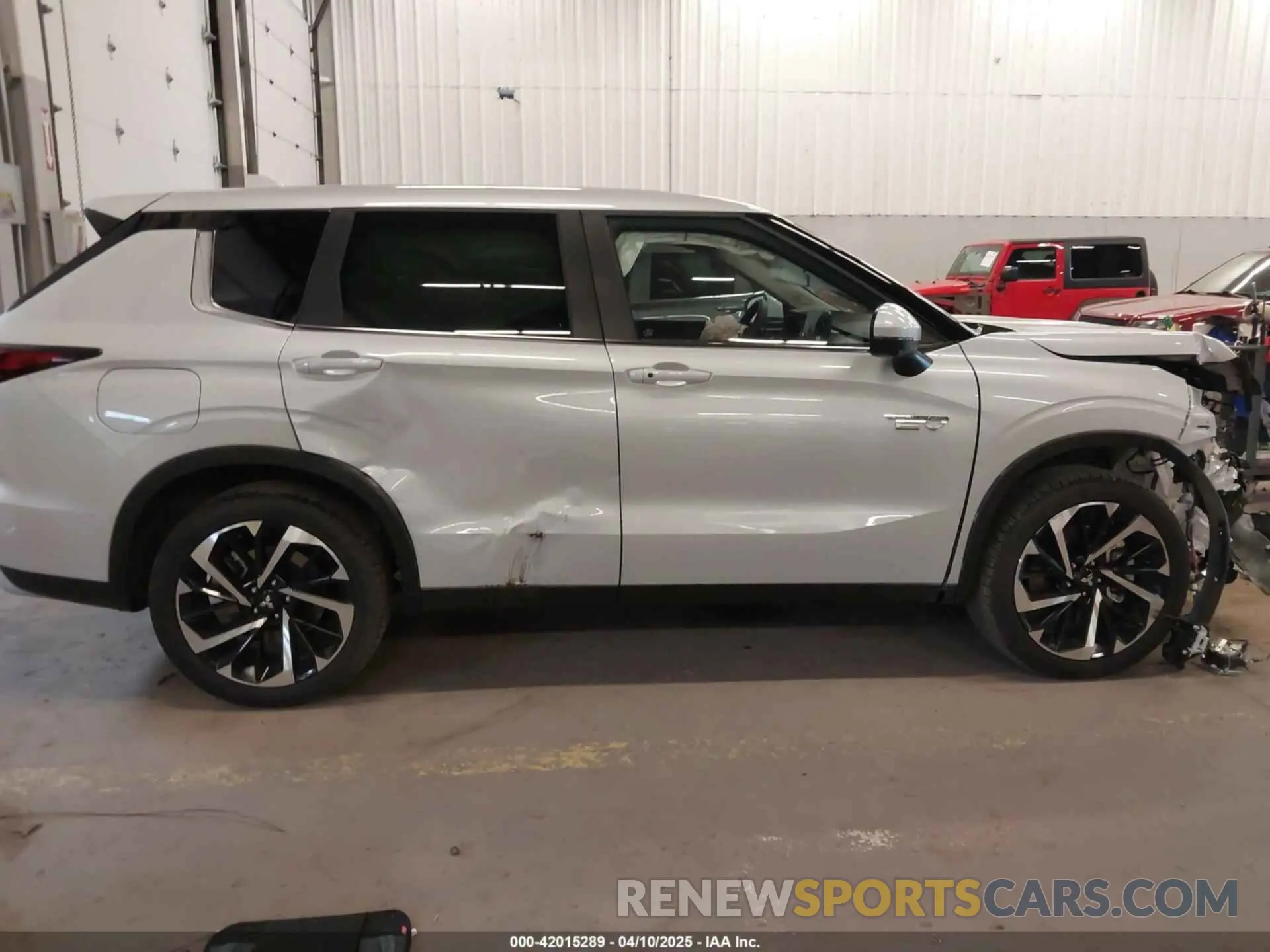 13 Фотография поврежденного автомобиля JA4T5VA97SZ001390 MITSUBISHI OUTLANDER PHEV 2025