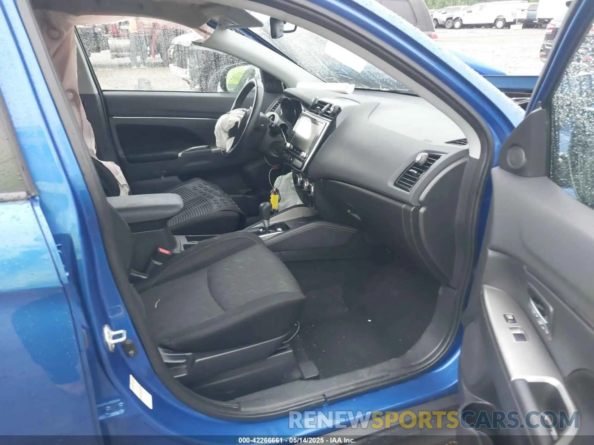 5 Photograph of a damaged car JA4AP4AUXLU023270 MITSUBISHI OUTLANDER SPORT 2020
